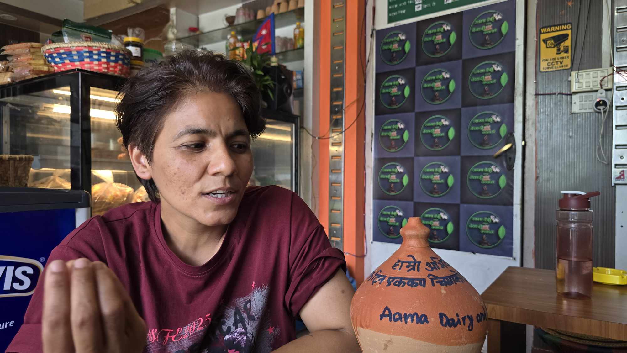 हजारौको भीडको एउटा फरक चिया पसल 