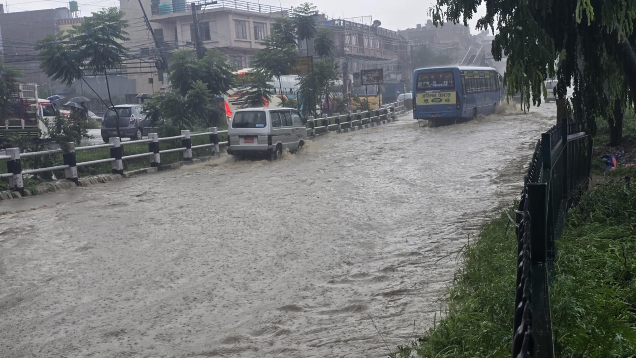 अविरल वर्षापछि यस्तो छ भक्तपुर चुनदेवीको अवस्था