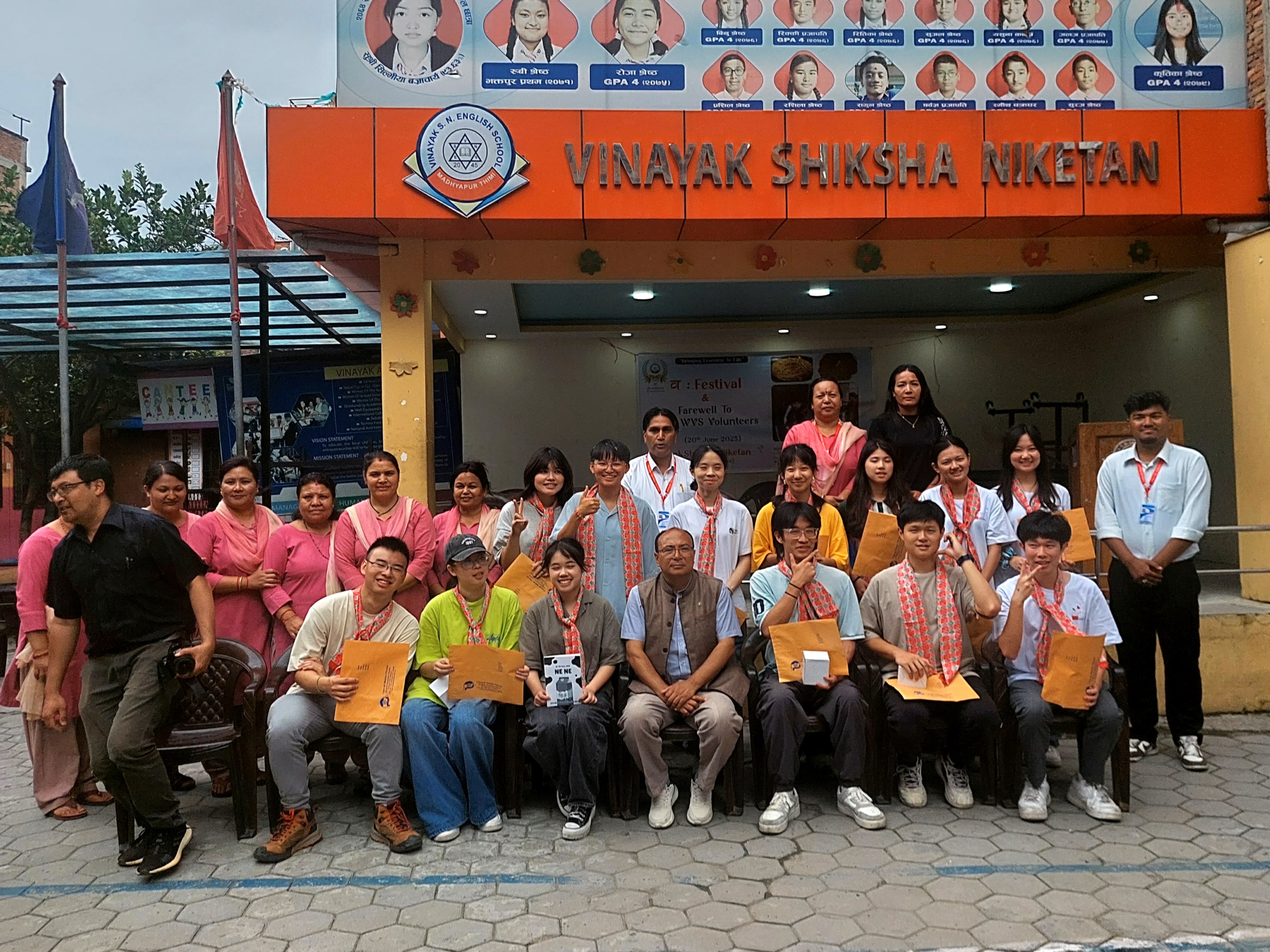 विनायक शिक्षा निकेतनमा व: फेस्टिवलका साथै विदेशी स्वयंसेवकहरूको विदाई