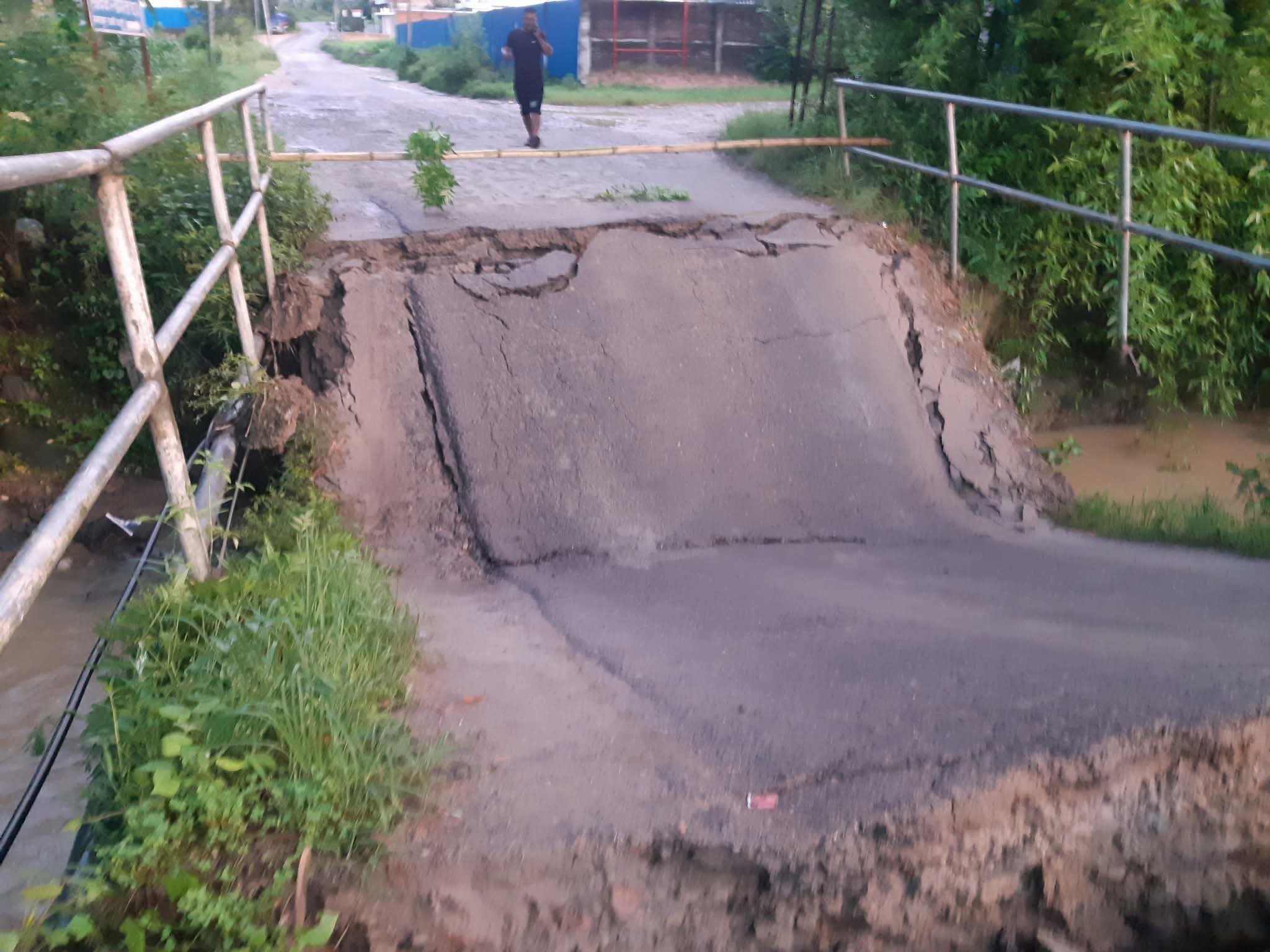 ब्रम्हायणीबाट नाला जाने पुल भाँंचियोः आवतजावत बन्द