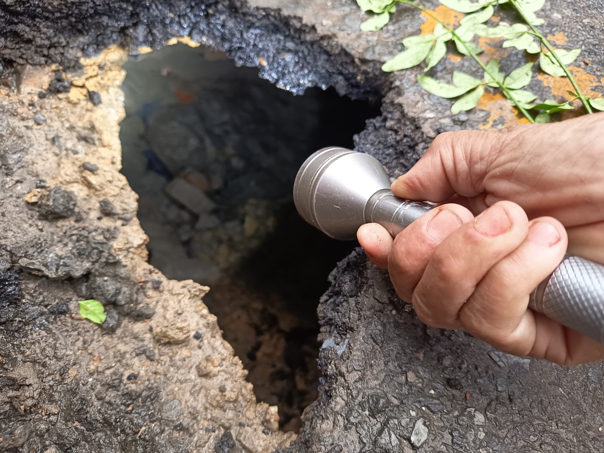 कमलविनायकको कालोपत्रे सडक भासियो