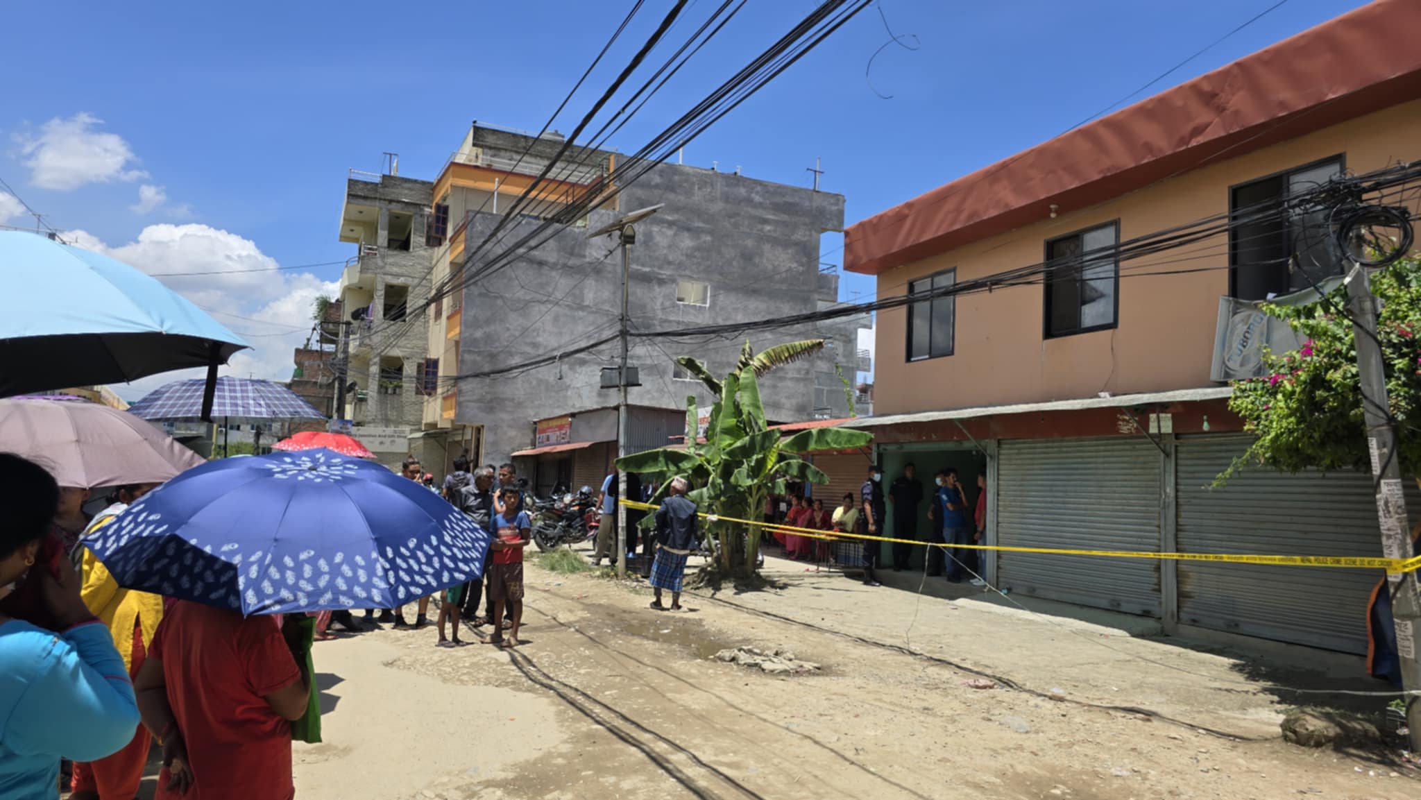 प्यासेजमा झुण्डिएका थिए दुवैजनाः उठाइयो लाश 