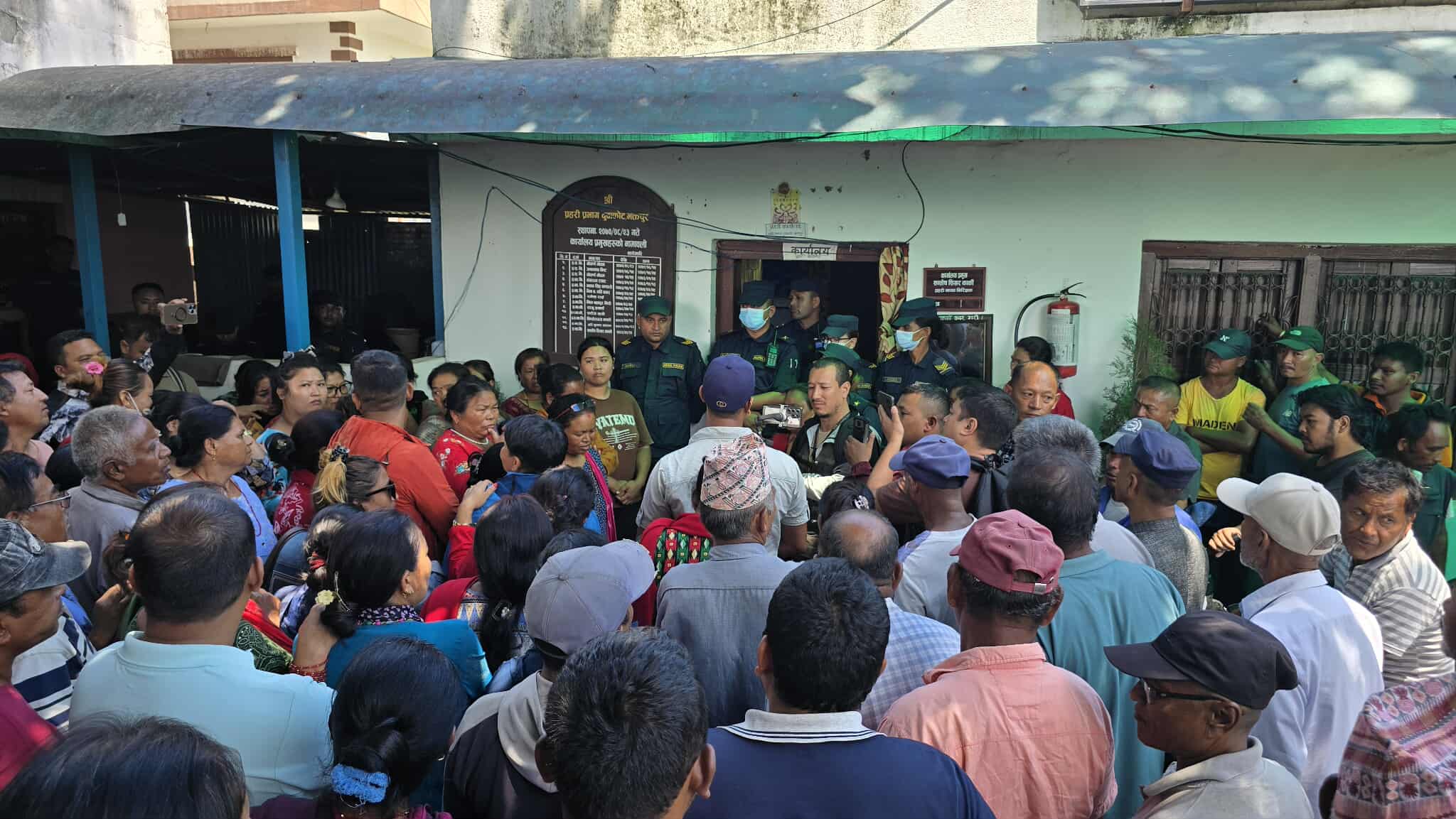 नीलबाराहीको जनश्रमदाताः रातभरि पनि धर्नामै