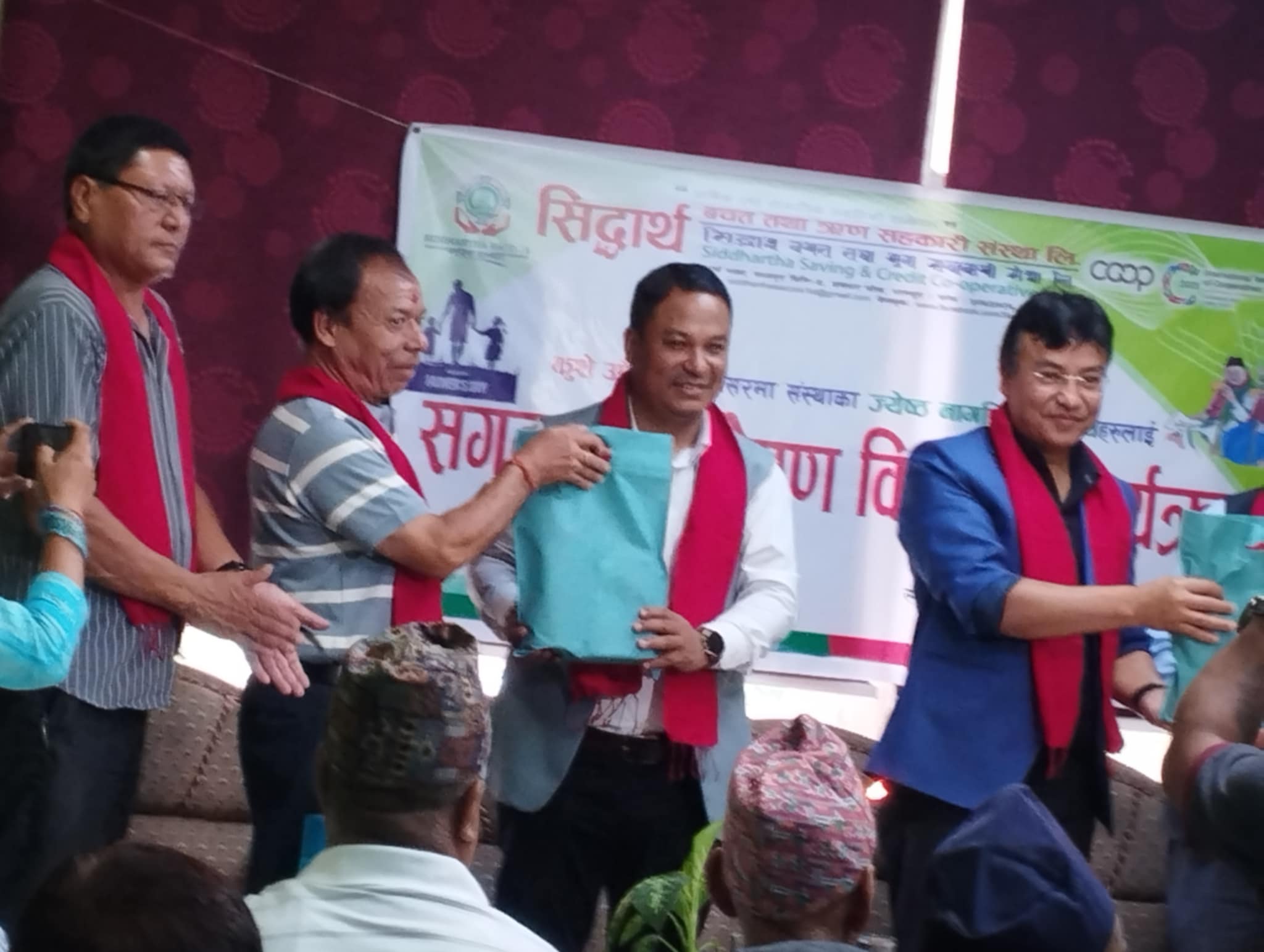 कुशें औंसीमा जेष्ठ शेयर सदस्यहरुलाई पोषण वितरण