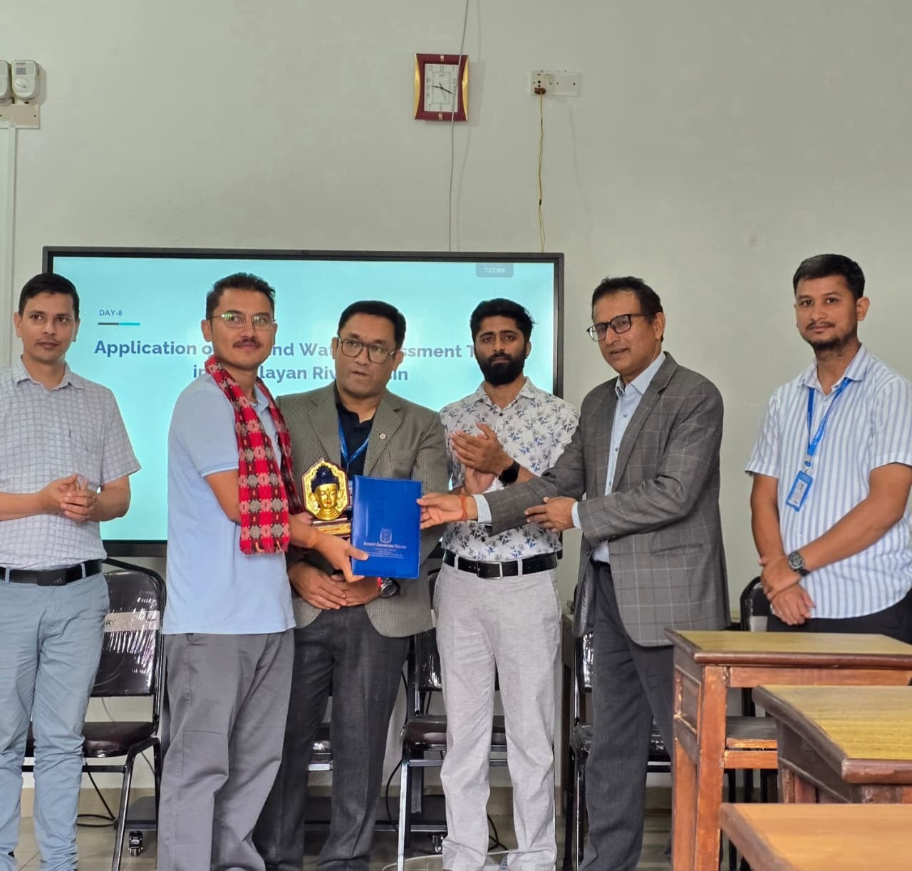  एभरेष्ट इन्जिनियरिङ कलेजमा स्वाट तालिम सम्पन्न