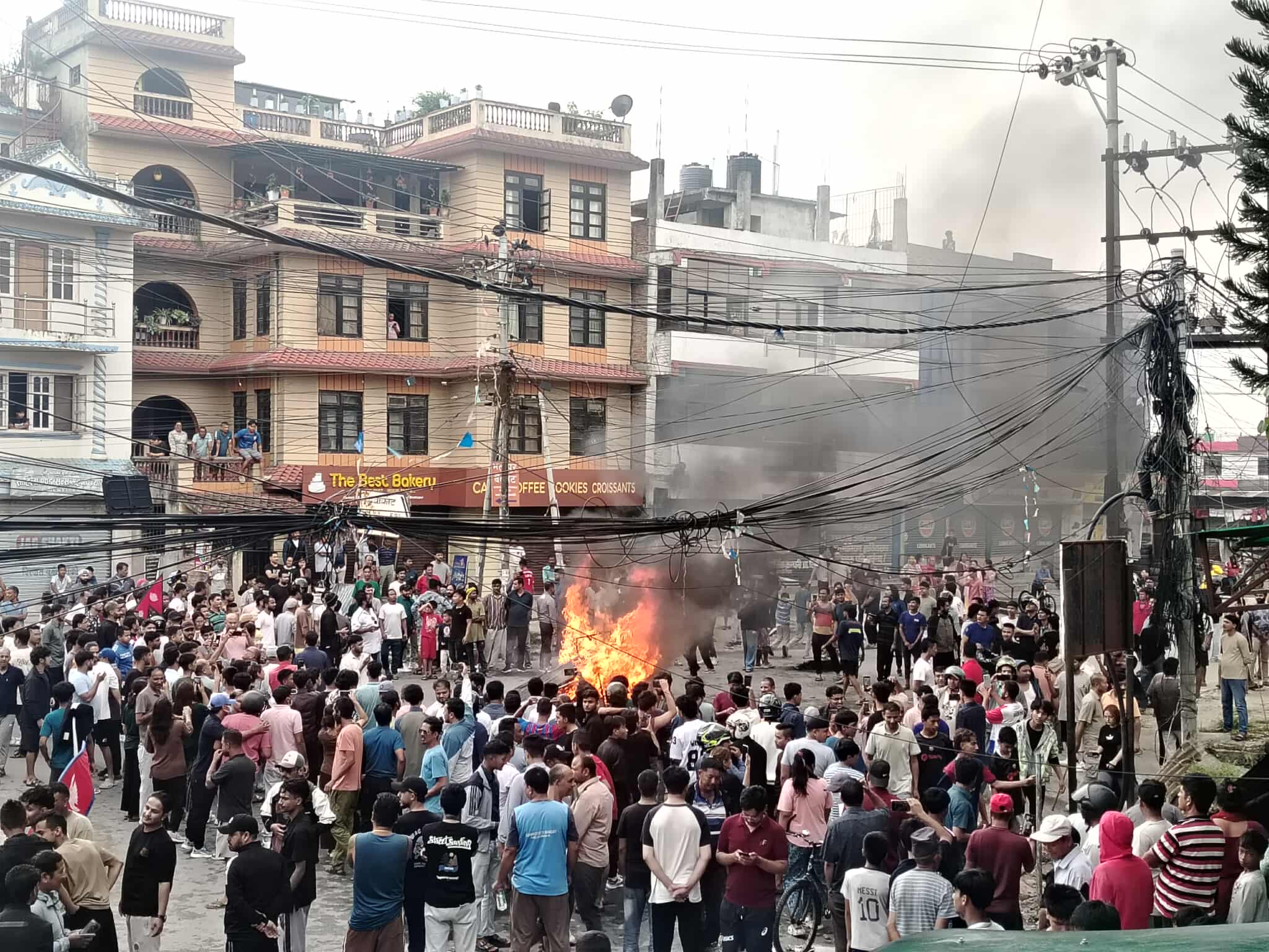 भक्तपुर प्रशाशनमा आगजनीः फोटो, भिडियो खिच्न बन्देज