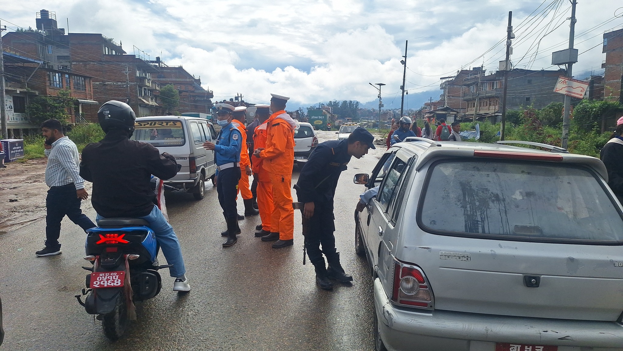 साँगाको बाटो एकतर्फी खुल्ने क्रममा 