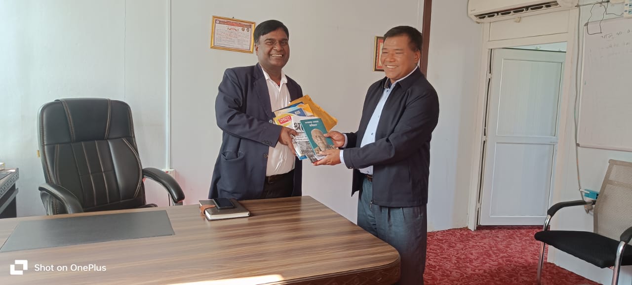 कमलविनायक सडक मर्मतको माग गरी सडकमा मागपत्र