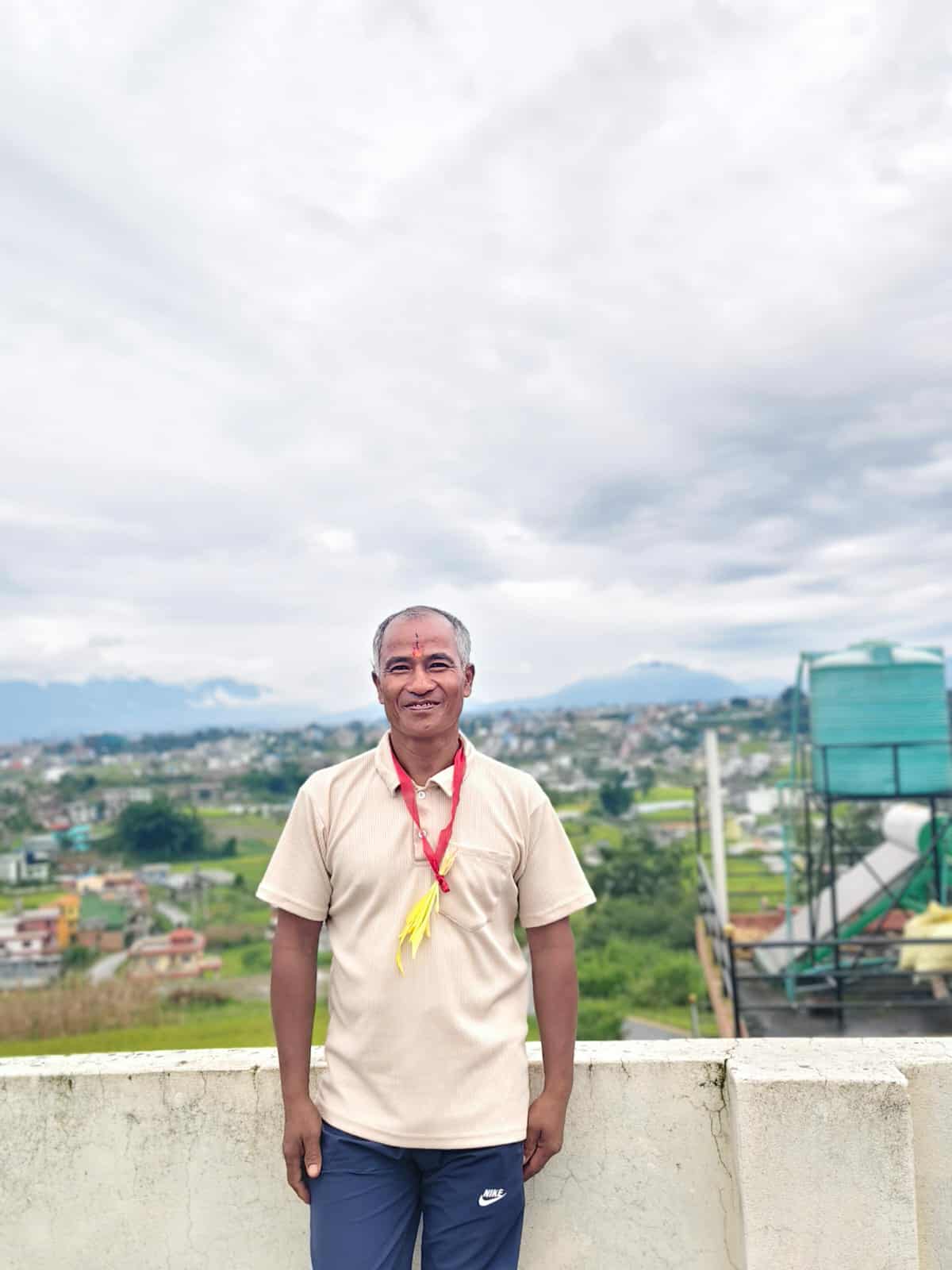 उहाँंलाई कसैले देख्नुभएको छ ? 