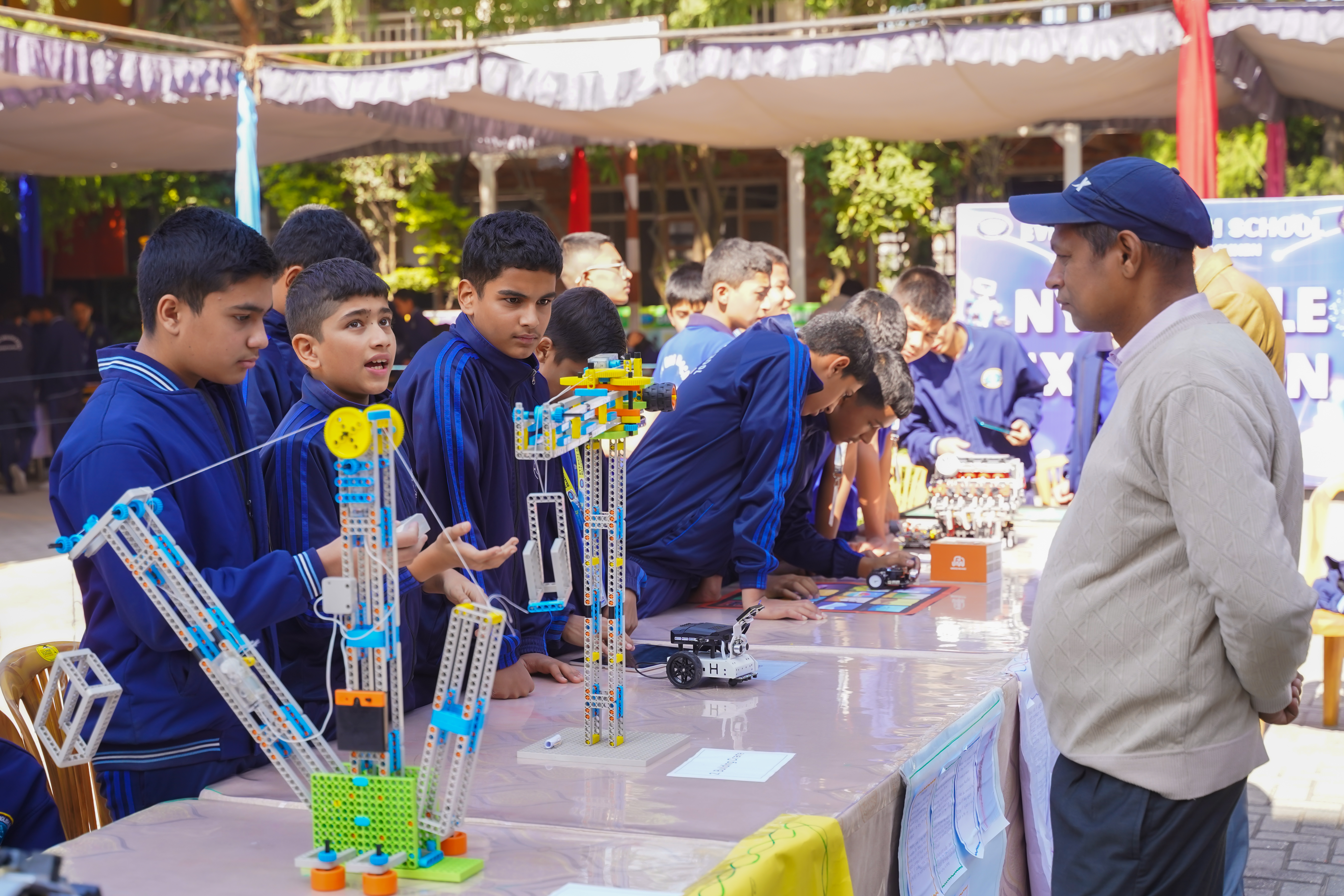 सिकाइका लागि रोबोटिक्स : एभरेस्ट स्कुलको प्रविधि प्रदर्शनी सम्पन्न