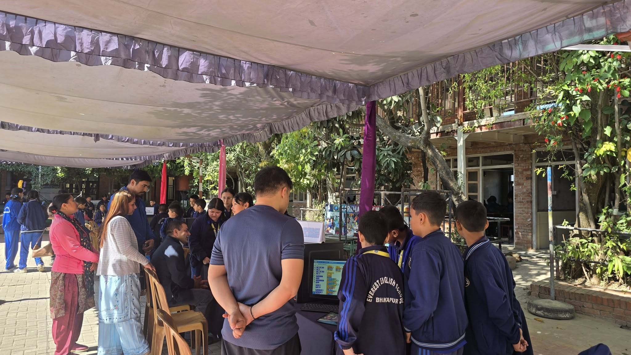 कम्प्युटर सिकाइका लागि “डिजी स्कुल” : एभरेस्ट स्कुलको सूचना प्रविधि प्रदर्शनी