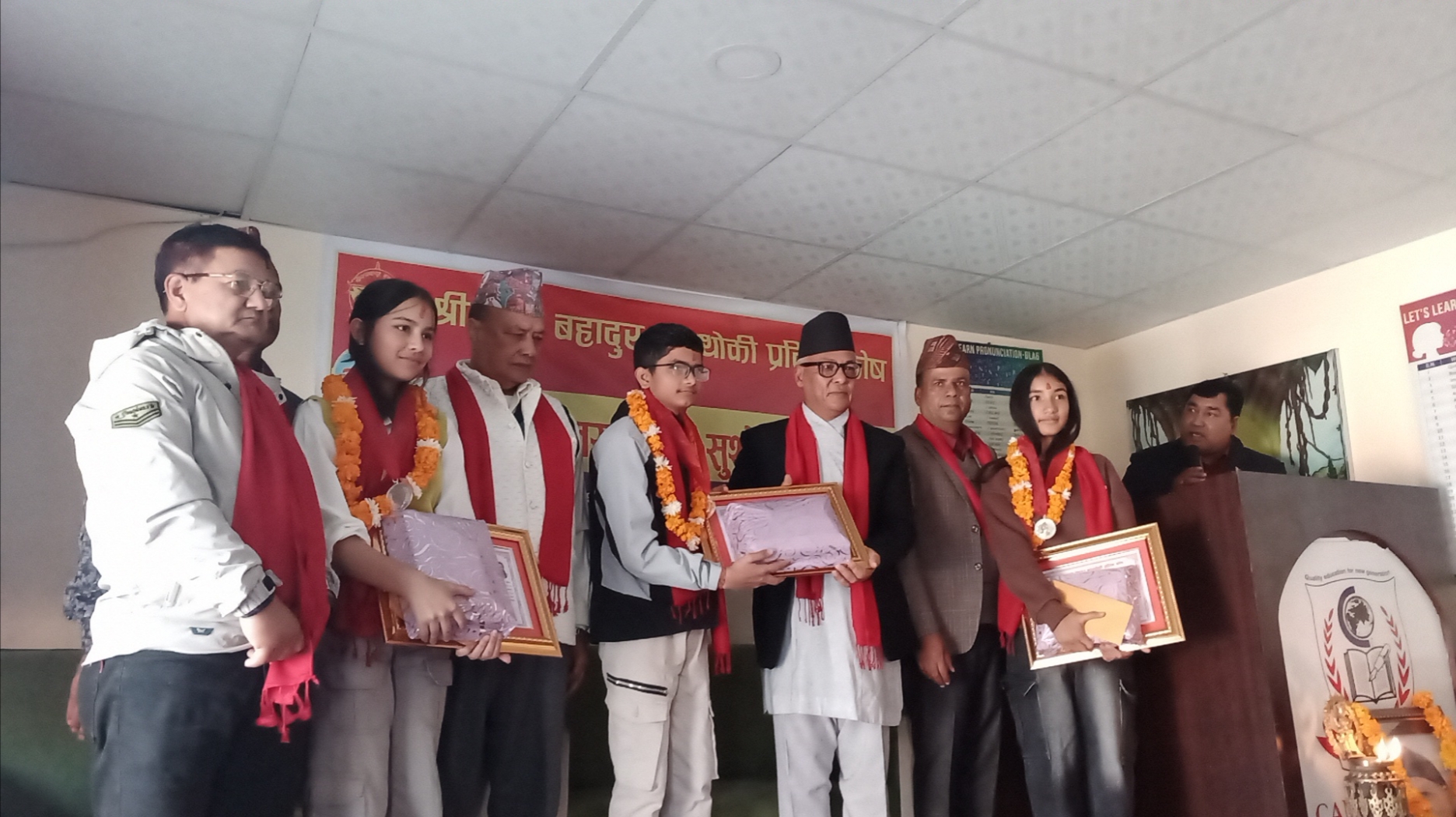 उत्कृष्ट विद्यार्थीहरूलाई सम्मान