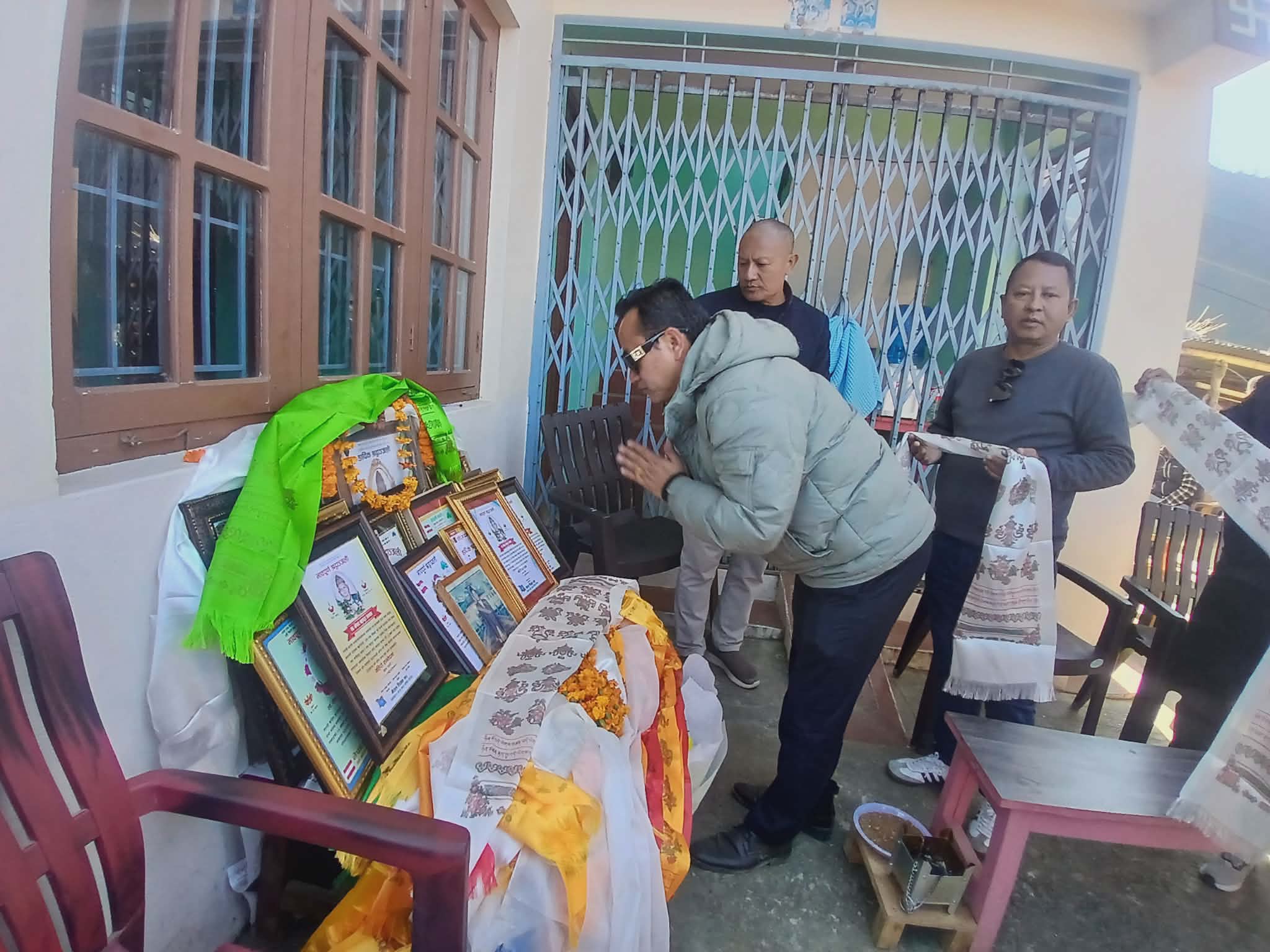 काभ्रे सभापती तीर्थ लामाको स्व.बुवाप्रति अध्यक्ष गुरुङद्वारा श्रद्धाञ्जली अर्पण