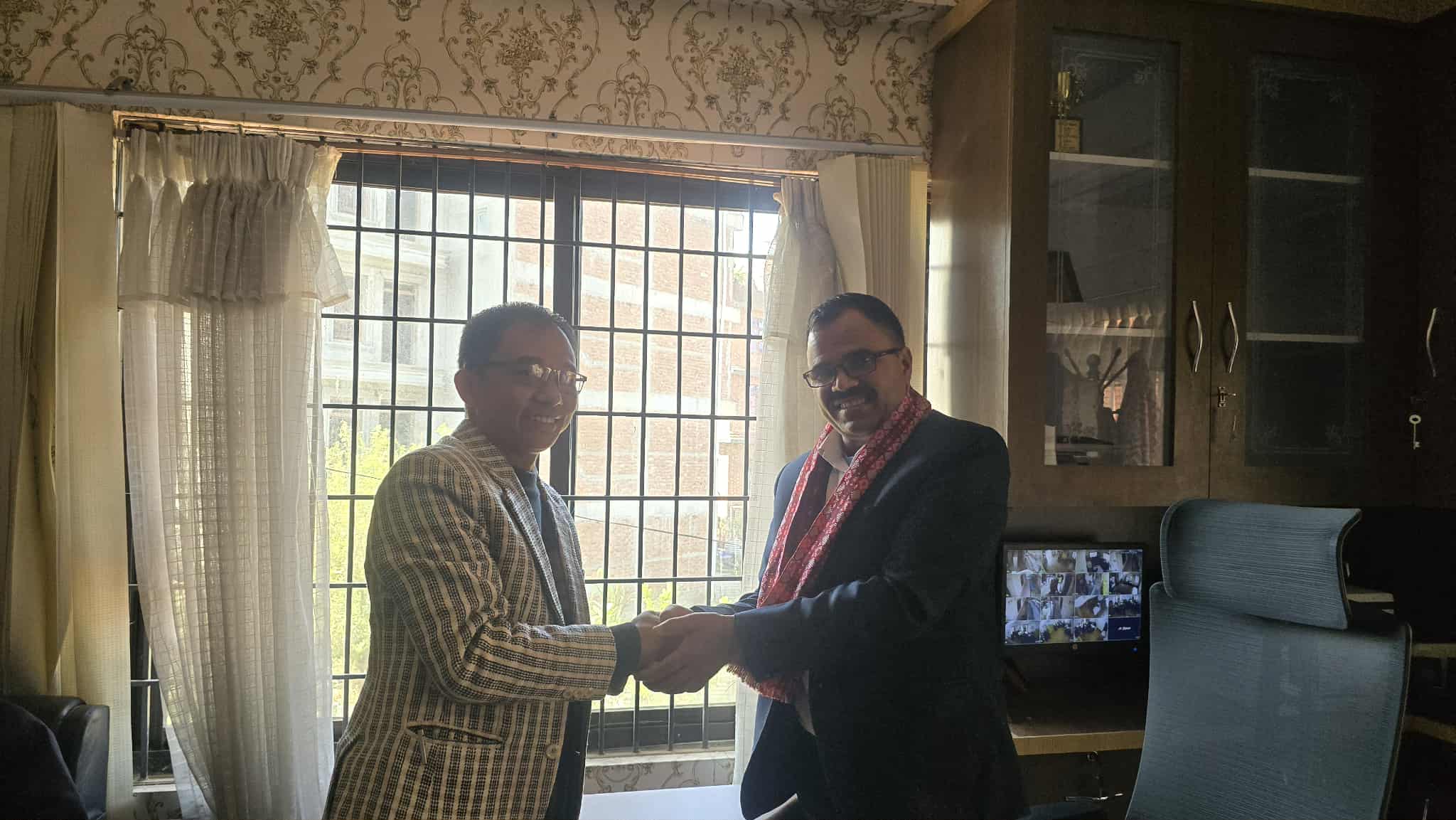 भ्रष्टाचार विरोधी अभियन्ताको टोलीद्धारा भक्तपुर नापी प्रमुखसँंग भेटघाट