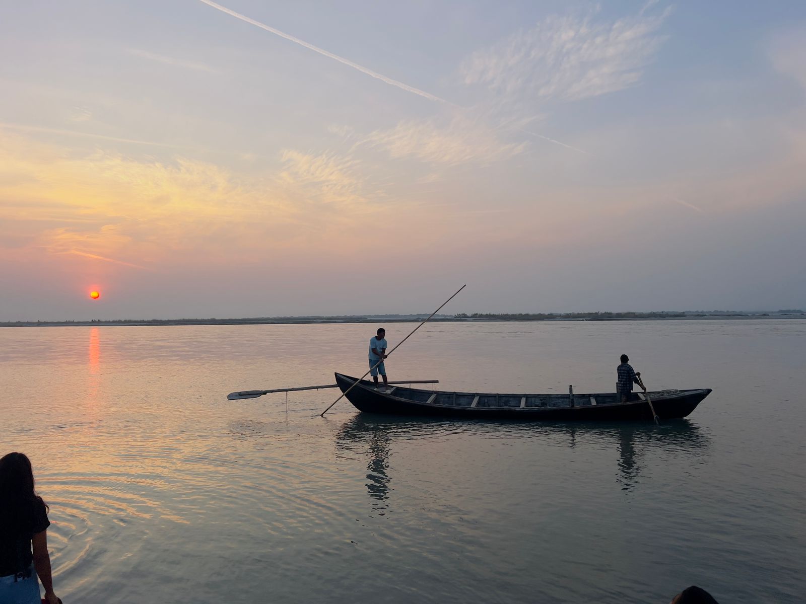 तस्वीरहरुमा सुनसरीको बराहा क्षेत्रस्थित सिसौलीमा रहेको ह्रापी ल्याण्डबाट देखिएको सूर्यास्तको दृश्य
