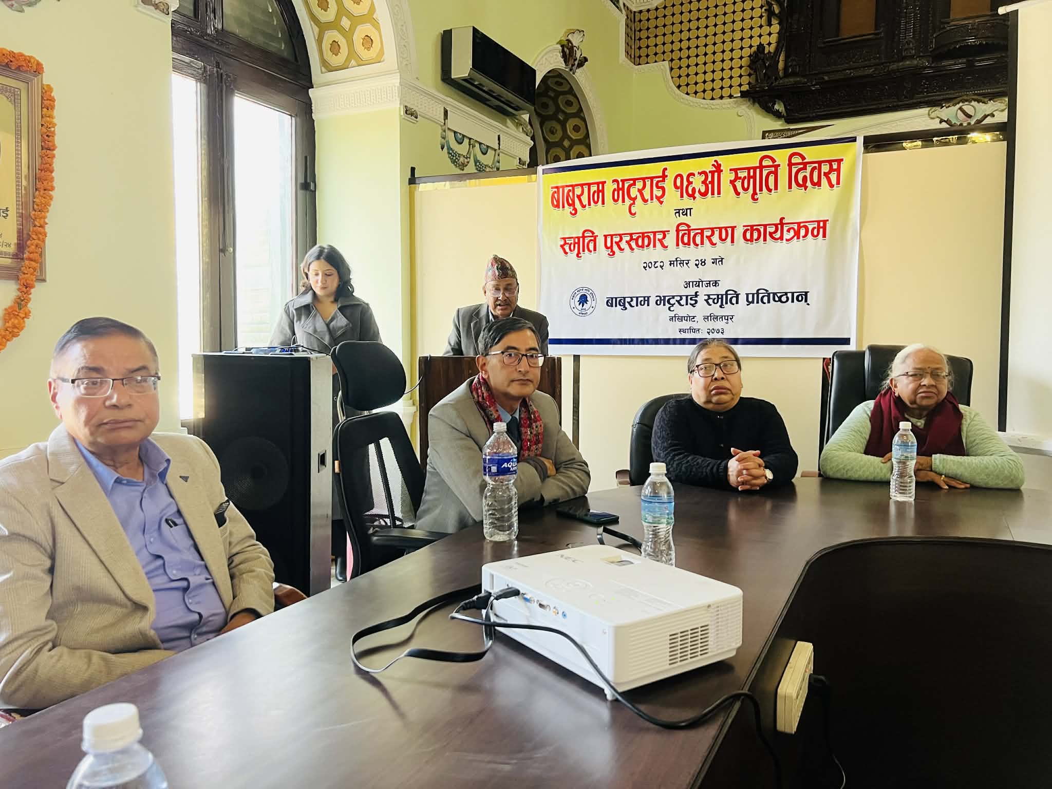 मथुरा भट्टराईकृत ‘पहिलो पाइला’ साइनो कविता सङ्ग्रह विमोचन गर्दै बाबुराम भट्टराईको १६ औं स्मृति दिवस सम्पन्न