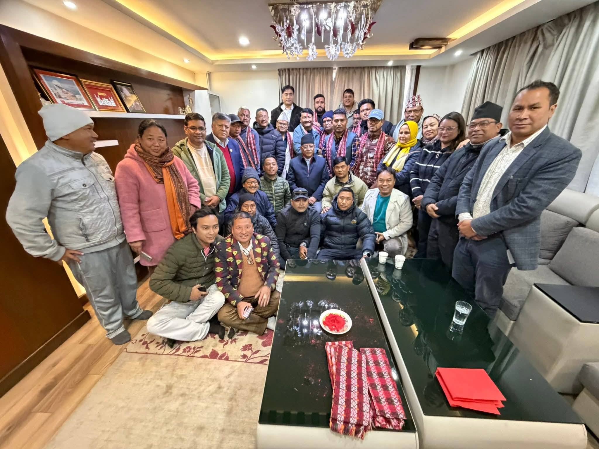 एमालेबाट बालकोट वडा अध्यक्षका उम्मेदबारदेखि दर्जन वढी युवाद्धारा एमाले परित्याग (नामावलीसहित)