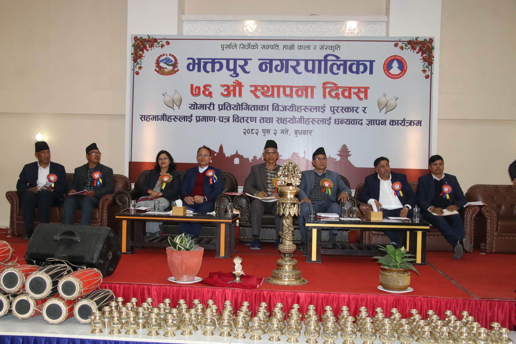 विद्यार्थीको चाप नगरकोटको सडकलाई मात्र नपर्ने गरी हनुमन्त्ते र खासांखुसुं खोलाको दायांबायां वैकल्पिक सडक निर्माण गर्न सके दुघर्टना न्युनीकरण हुने