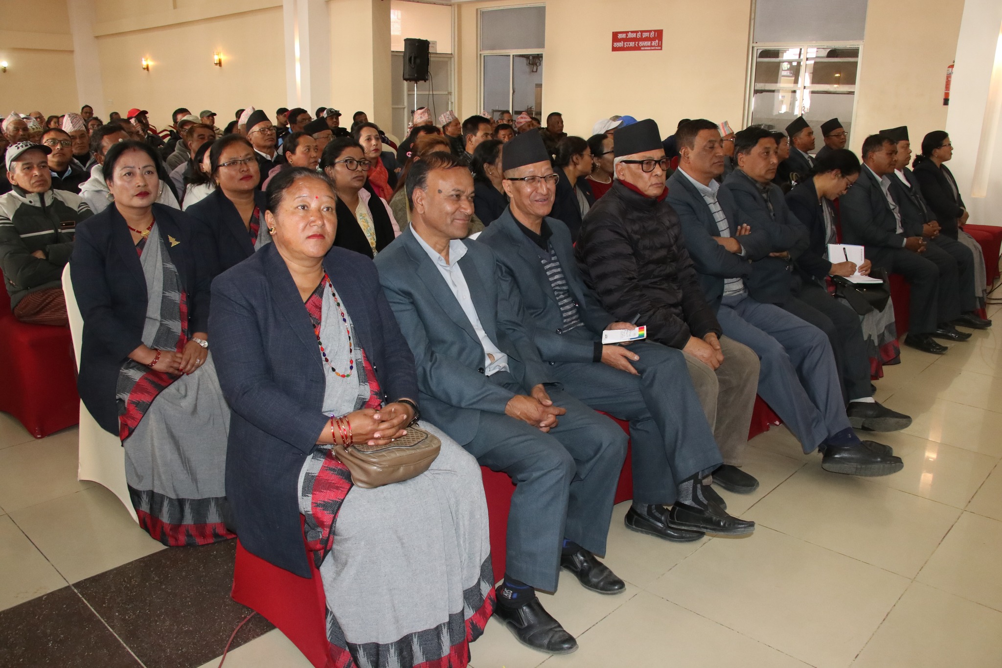 विद्यार्थीको चाप नगरकोटको सडकलाई मात्र नपर्ने गरी हनुमन्त्ते र खासांखुसुं खोलाको दायांबायां वैकल्पिक सडक निर्माण गर्न सके दुघर्टना न्युनीकरण हुने