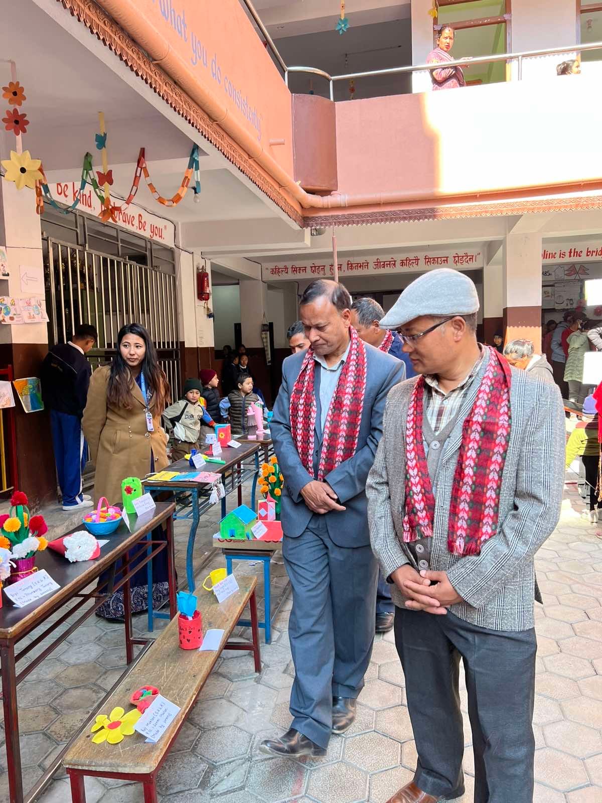 साइनिङ्ग स्टूडेण्टस्‌मा ‘फोहरलाई मोहर बनाऔँ’ प्रदर्शनी