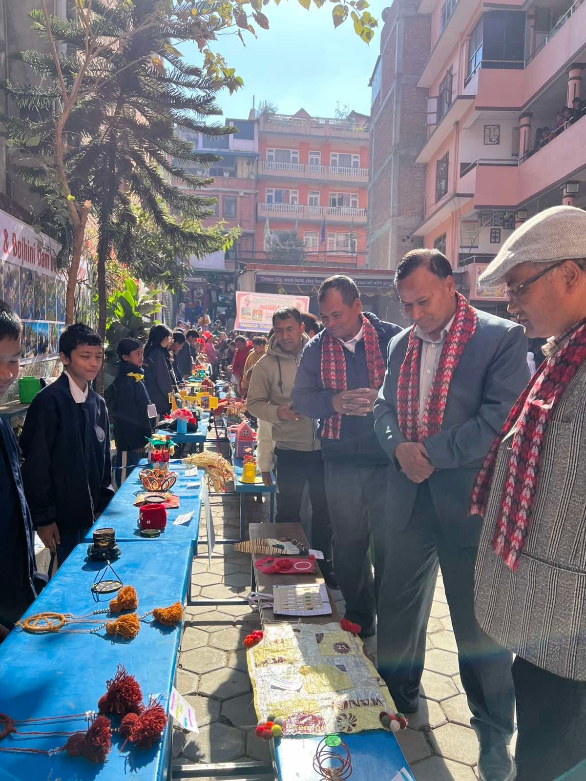 साइनिङ्ग स्टूडेण्टस्‌मा ‘फोहरलाई मोहर बनाऔँ’ प्रदर्शनी