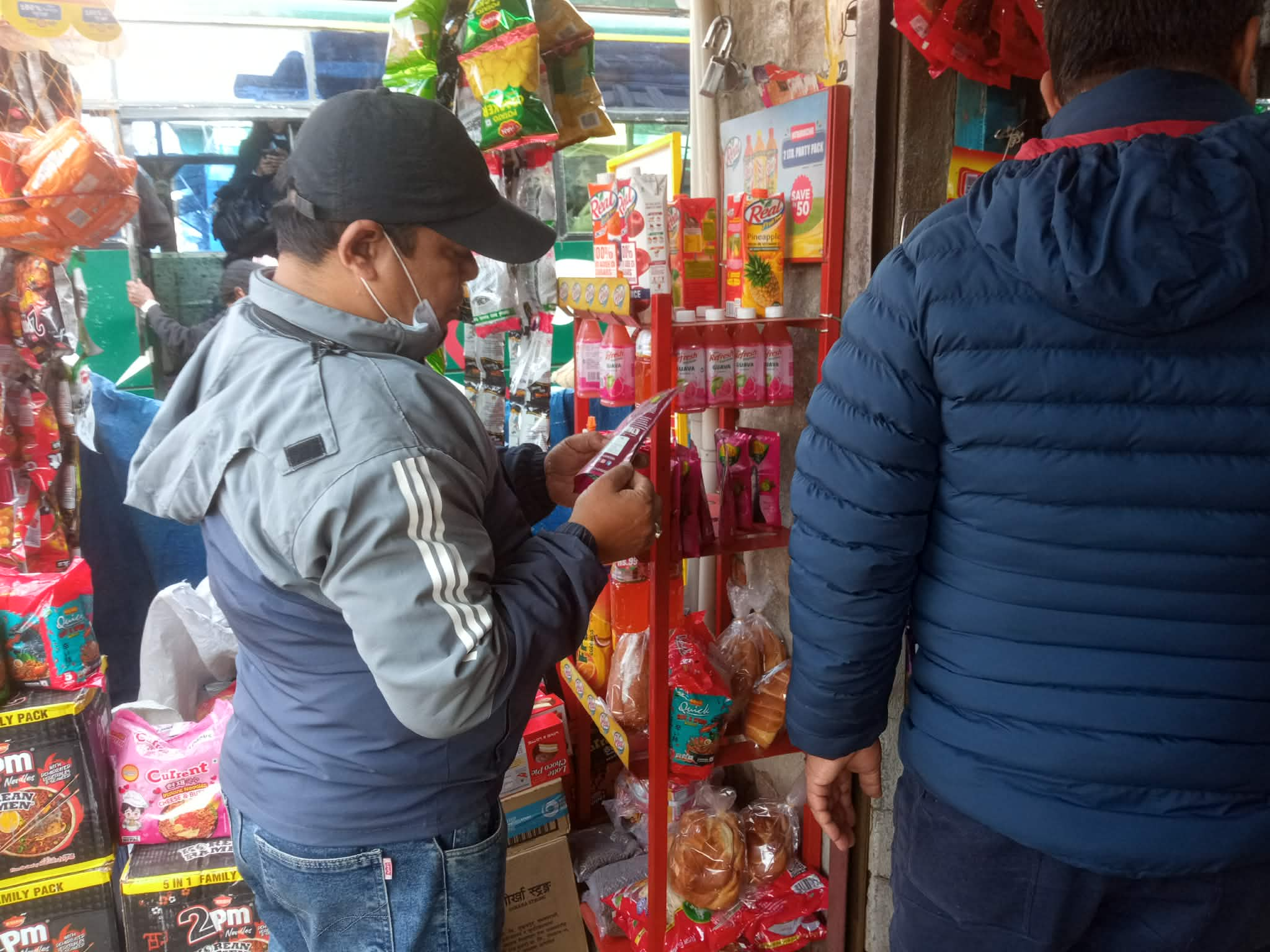 कमलबिनायकमा पसल अनुगमन