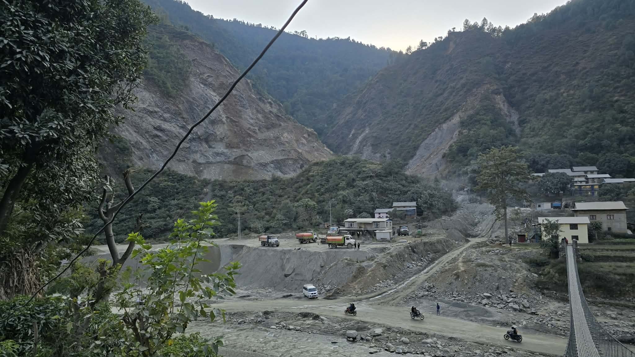 रोशीको अवैध क्रसरविरुद्ध जेहाद् छेड्ने तयारी