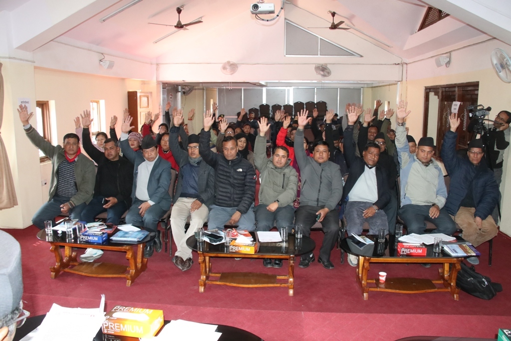 नगरसभाको बैठकले मादुरो दम्पतिमाथि लगाईएको झुठा मुद्दा फिर्ता लिन प्रस्ताव पारित