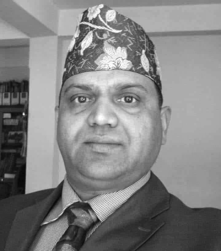 डा. इन्दुलका फूलका फिलिङ्गामा आँखा लगाउँदा