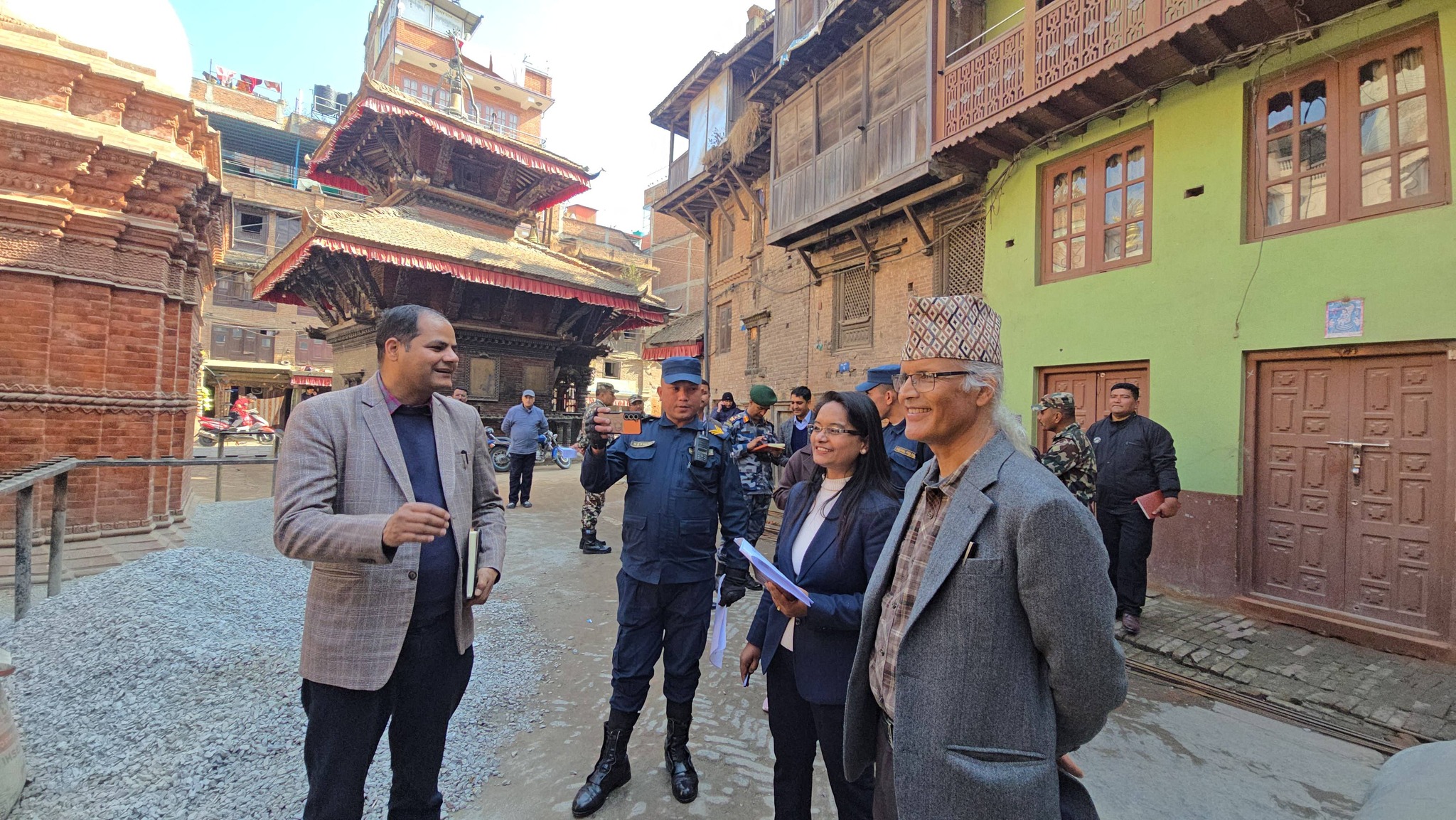 यस्ता छन् भक्तपुर क्षेत्र नं २ मध्यपुर थिमिका मतदानस्थल तथा केन्द्रहरु