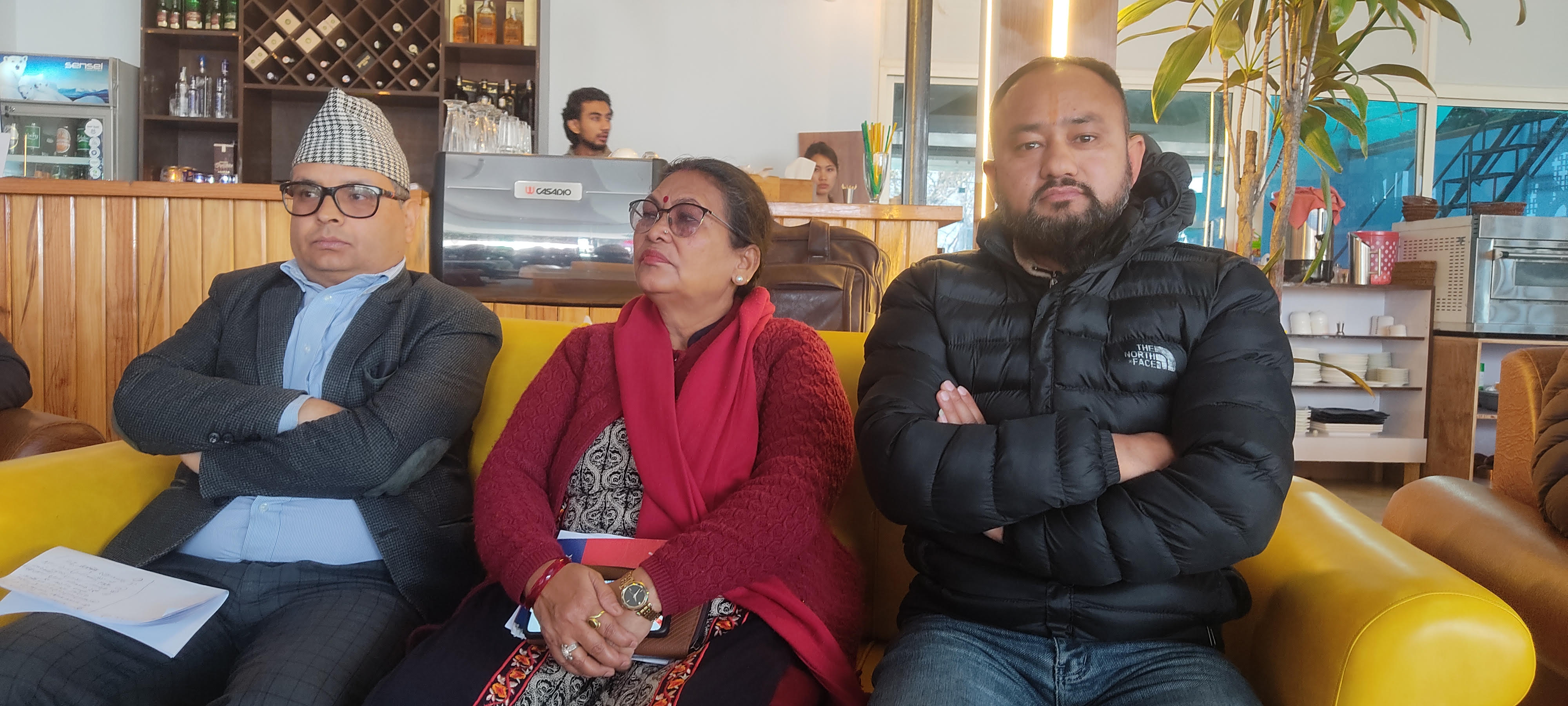 भक्तपुर–२ का स्वतन्त्र उम्मेदवार महत र रास्वपा रामेछाप उम्मेदवार कृष्णहरिबीच भक्तपुरको ठिमीमा भेटवार्ता