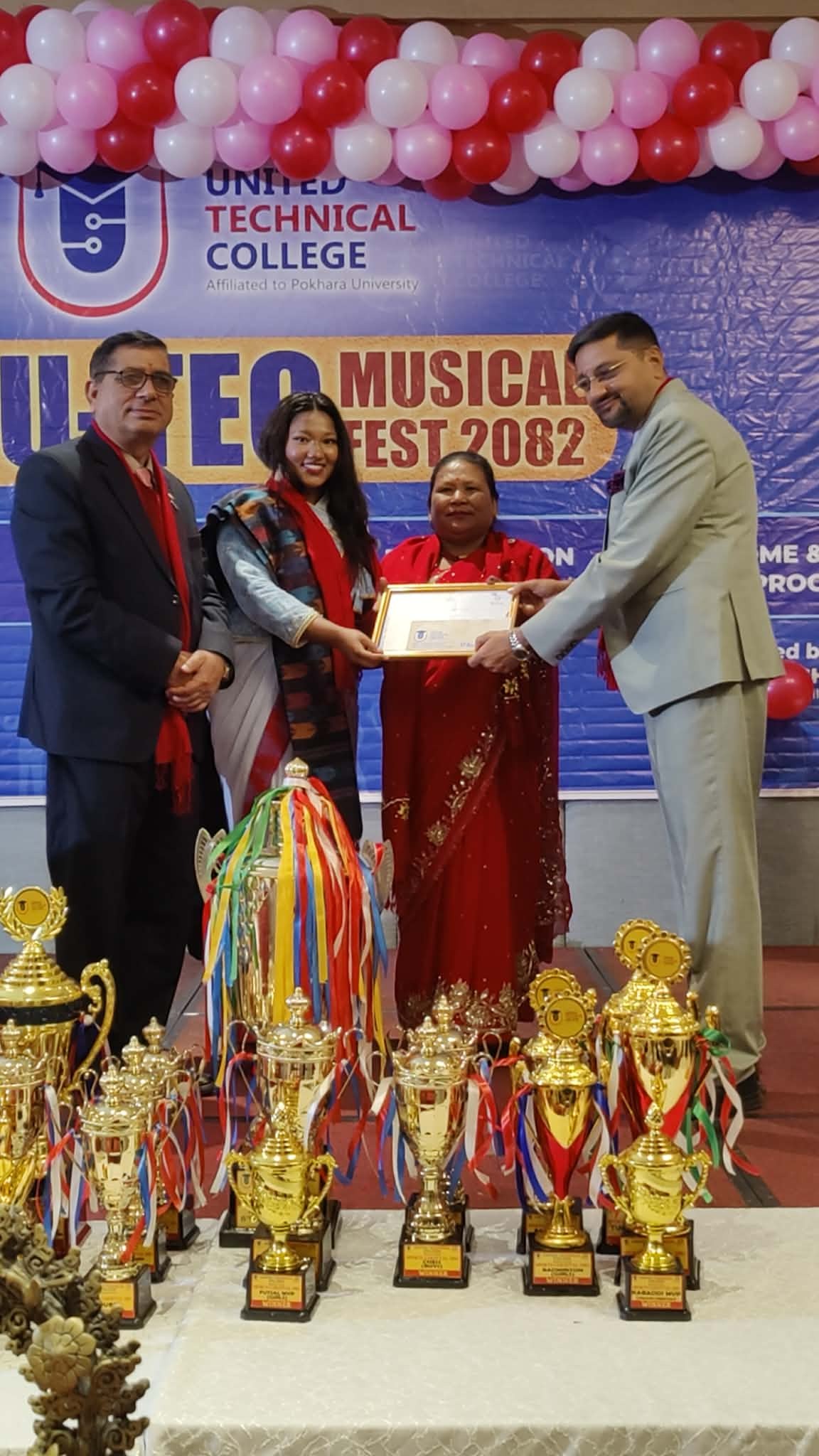 भक्तपुरकी चेली चितवनमा सम्मानित