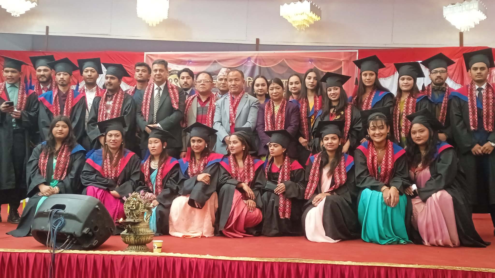 स्नातक उत्तीर्ण विद्यार्थीहरु दीक्षित