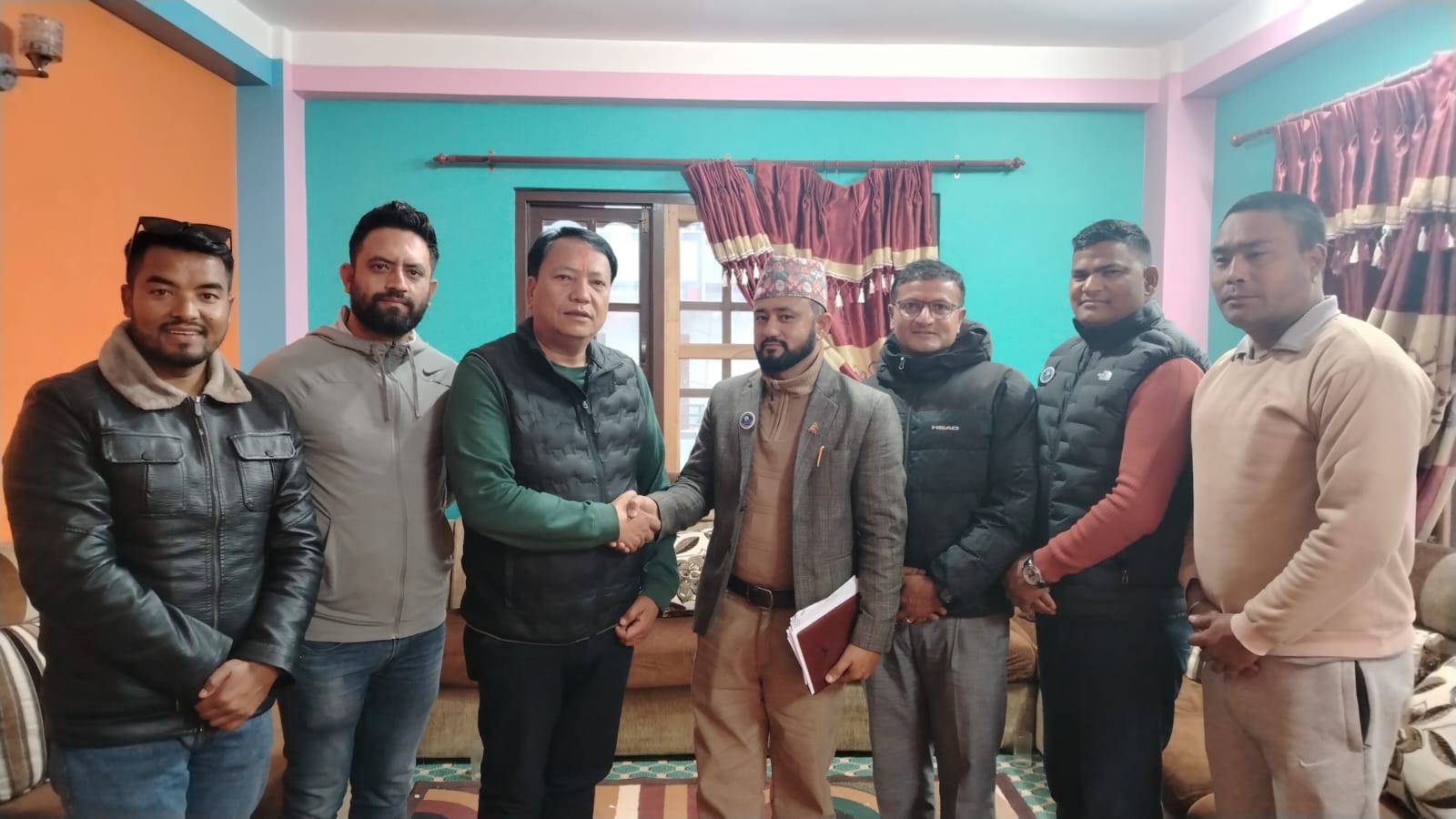 महेश वस्नेत र नेपाल एकता पार्टीका उम्मेदबारवीच भेटघाटः वस्नेतलाई समर्थनका विषयमा छलफल