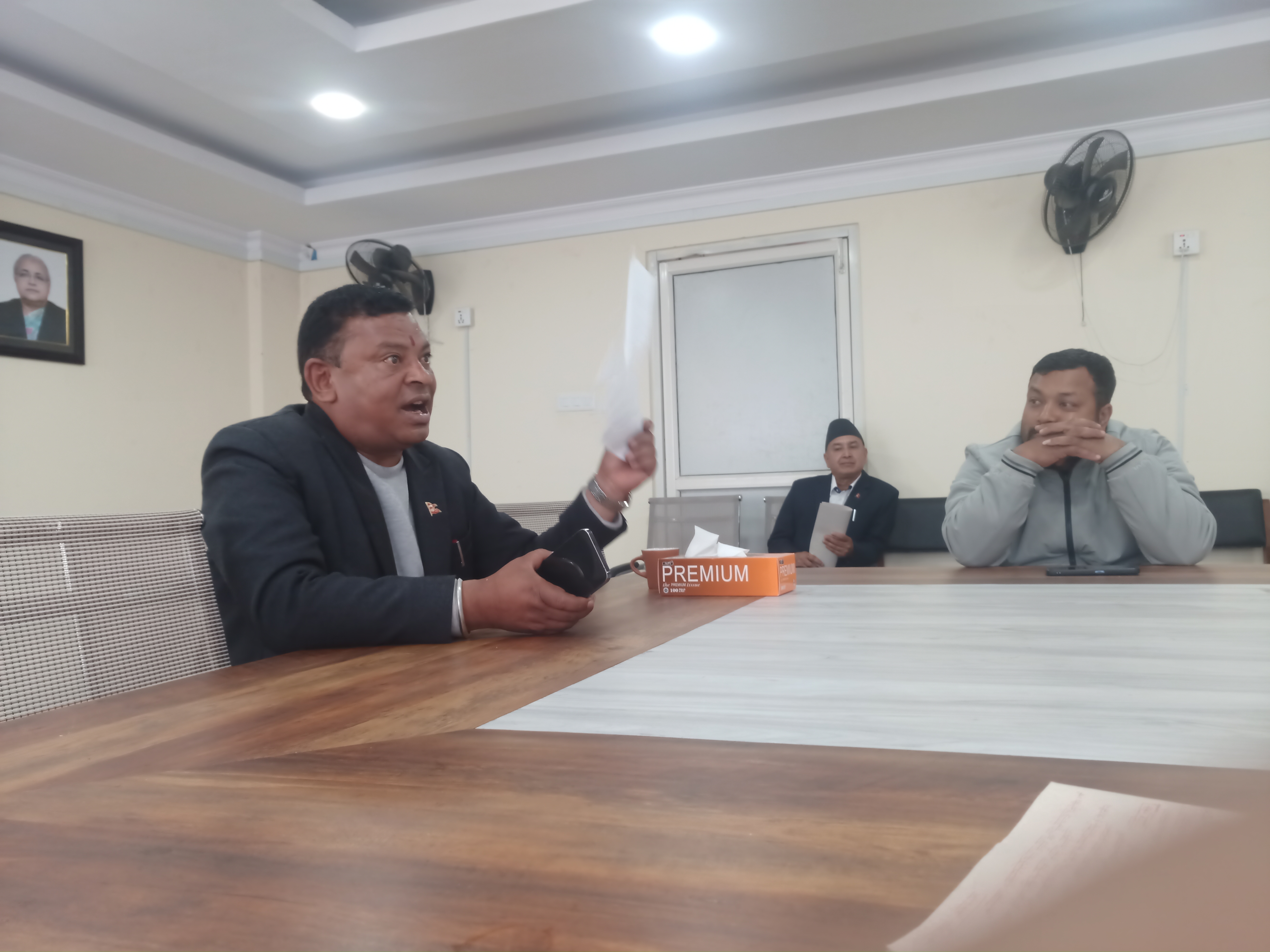 ताथलीमा बढ्दो माटो दोहनबारे नगरपालिकालाई ज्ञापनपत्र