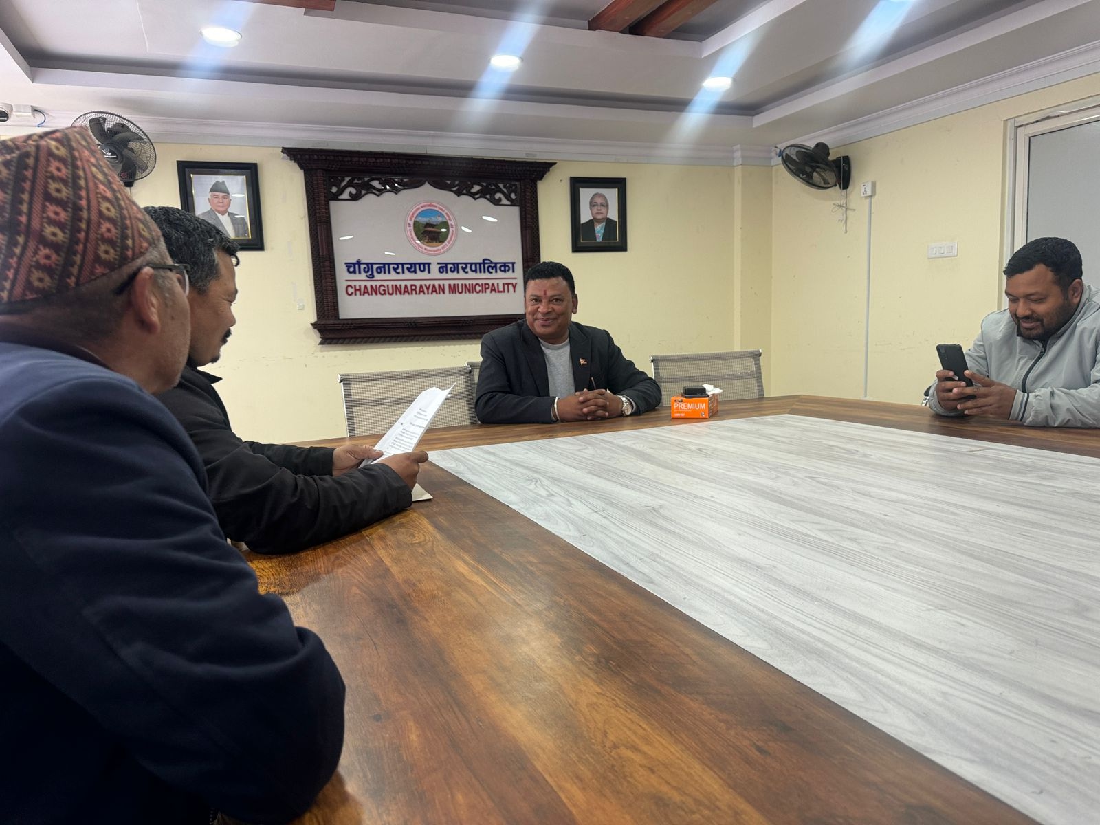 ताथलीमा बढ्दो माटो दोहनबारे नगरपालिकालाई ज्ञापनपत्र