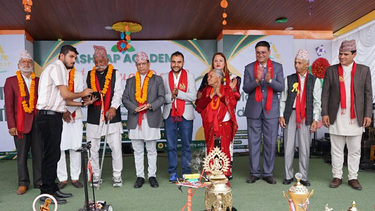 रोबटले रिबन काट्यो, मेसिनले पानस बाल्यो !