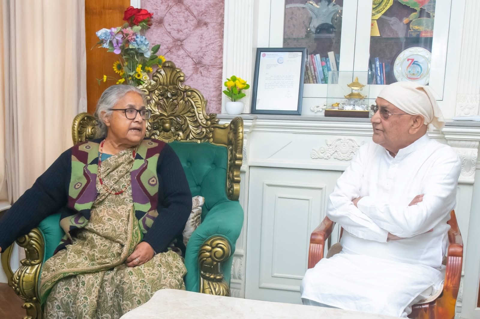 पितृशोकमा परेका केपी ओली भेट्न प्रधानमन्त्री गुण्डूमा (तस्वीरहरुमा)