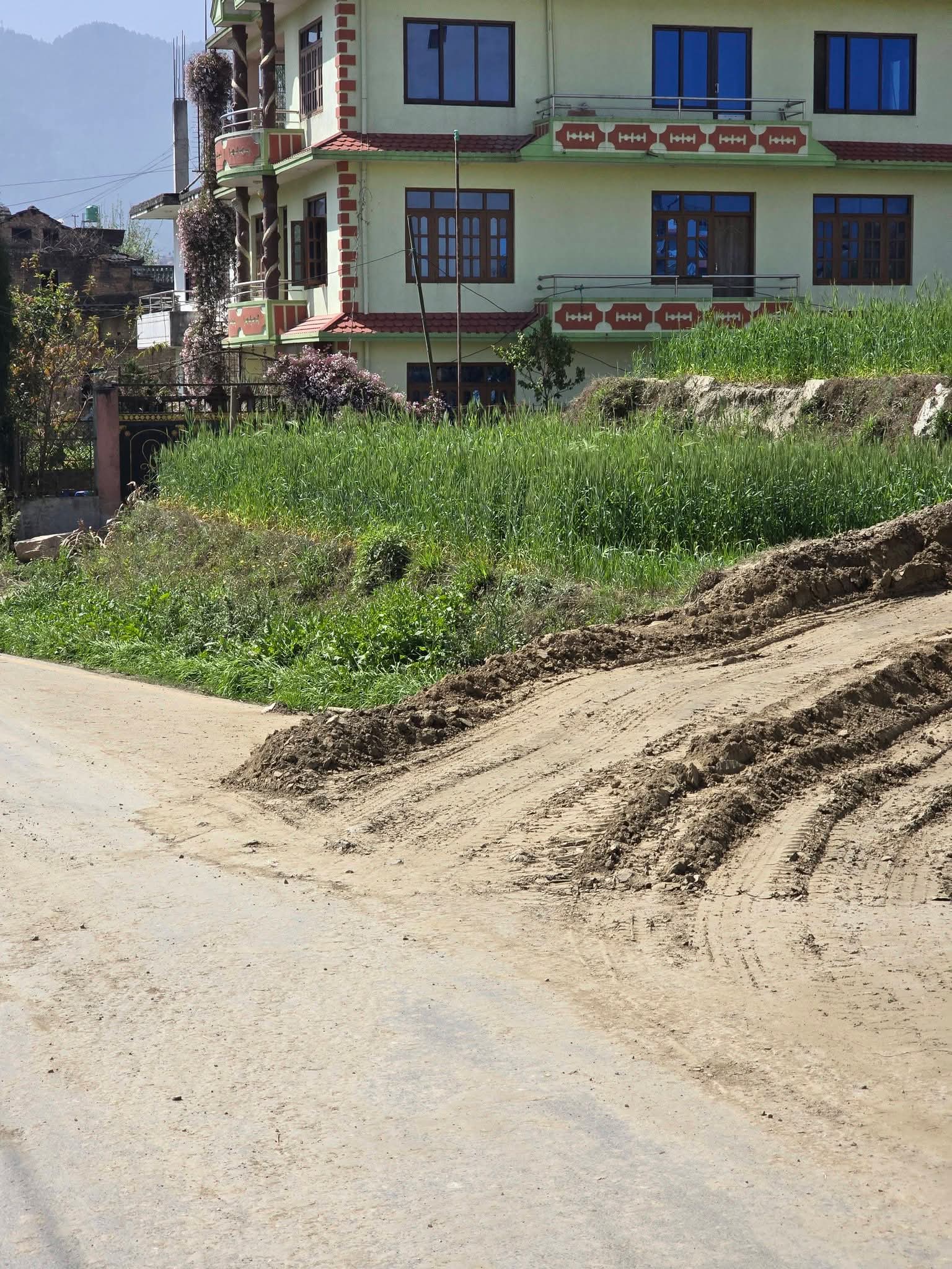 चाँगुनारायणमा माटो ओसारपसार : टिपर–डोजर नियन्त्रणमा