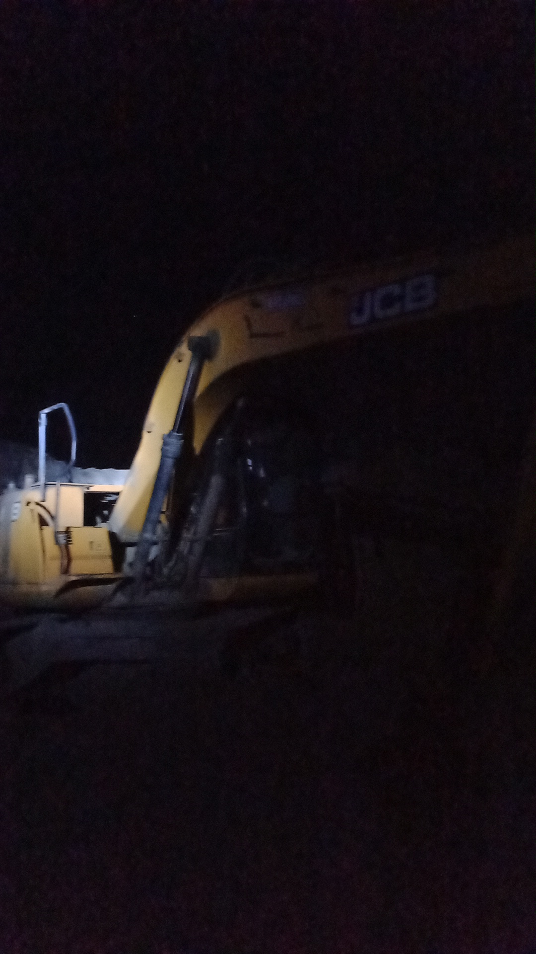 चाँगुनारायणमा माटो ओसारपसार : टिपर–डोजर नियन्त्रणमा