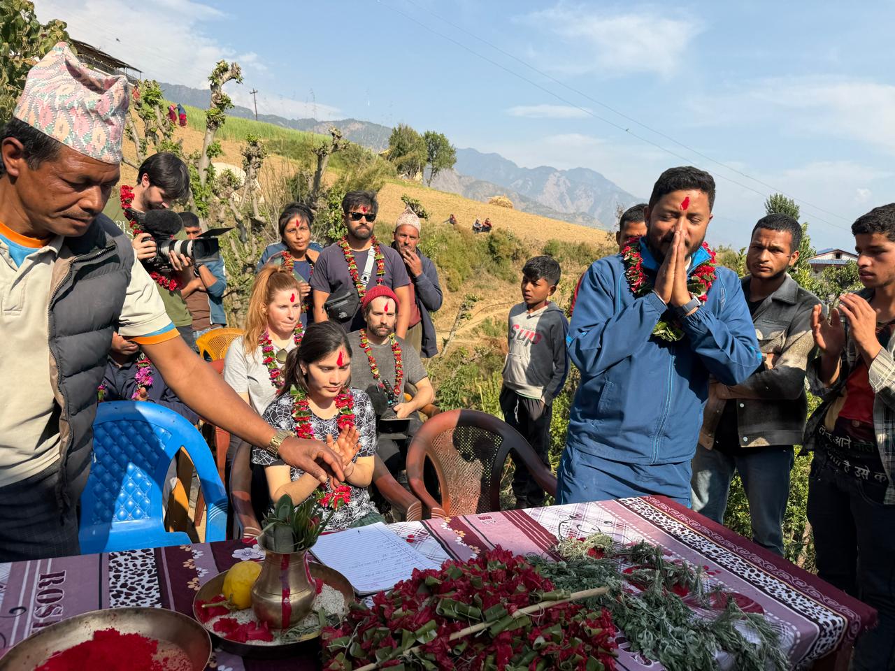 किन इन्डियाले गरे भारतबाट उद्धार,  उद्धारपछि गाउँ फकिएकी चेलीको बाजागाजा सहित गाउँलेको स्वागत 