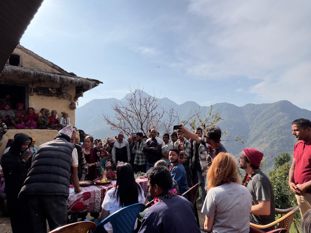 किन इन्डियाले गरे भारतबाट उद्धार,  उद्धारपछि गाउँ फकिएकी चेलीको बाजागाजा सहित गाउँलेको स्वागत 