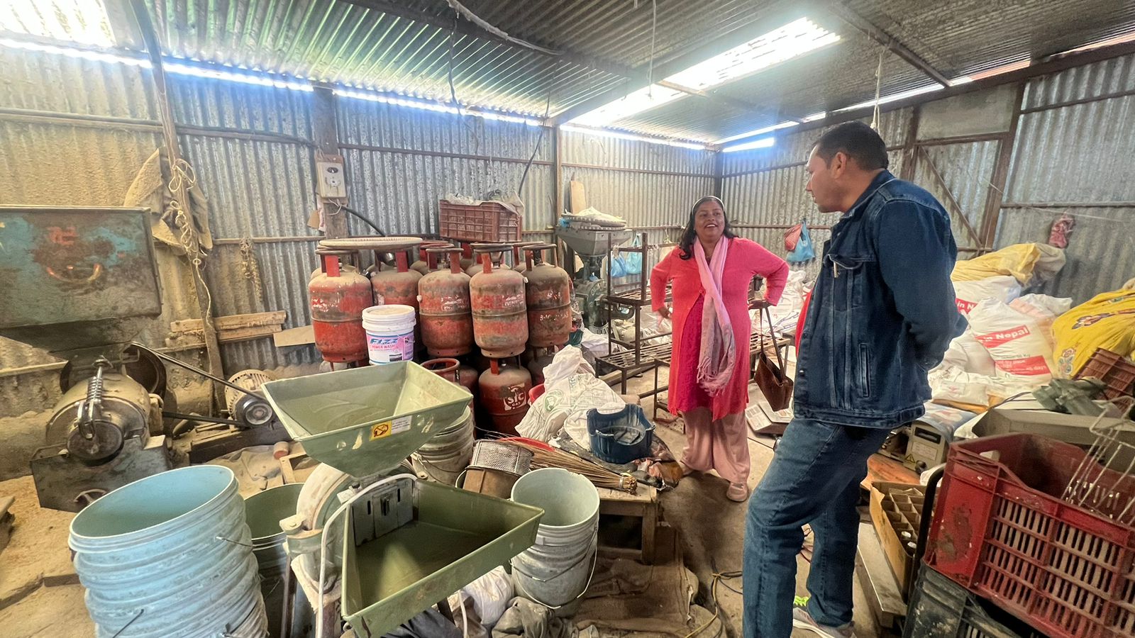 चाँगुनारायण नगरपालिकाद्वारा बजार अनुगमनमा तीव्रता: म्याद गुज्रिएका सामग्री जफत