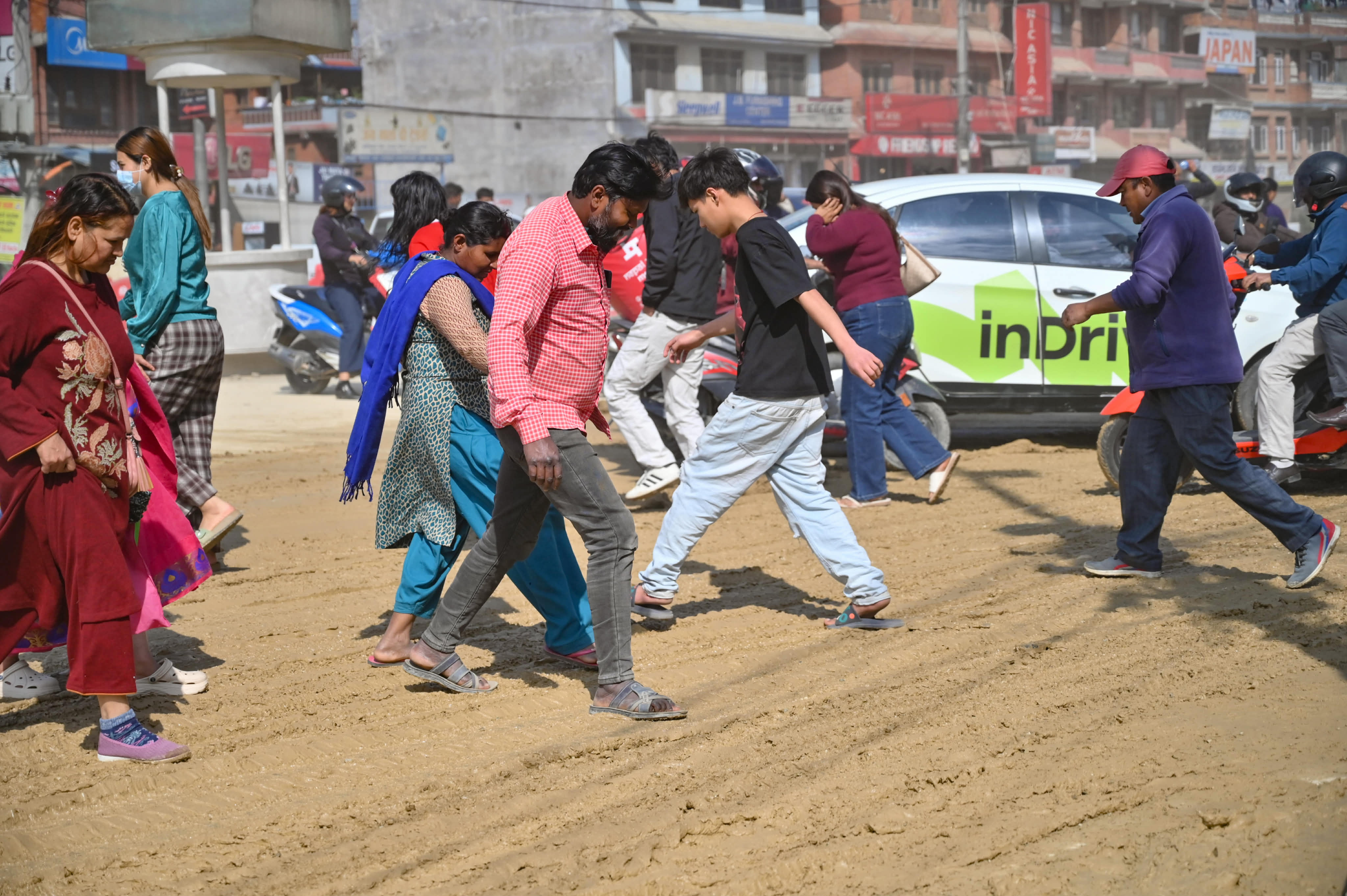 सूर्यविनायकमा धुलो र हिलोले जनजीवन प्रभावित (तस्वीरहरु पनि)