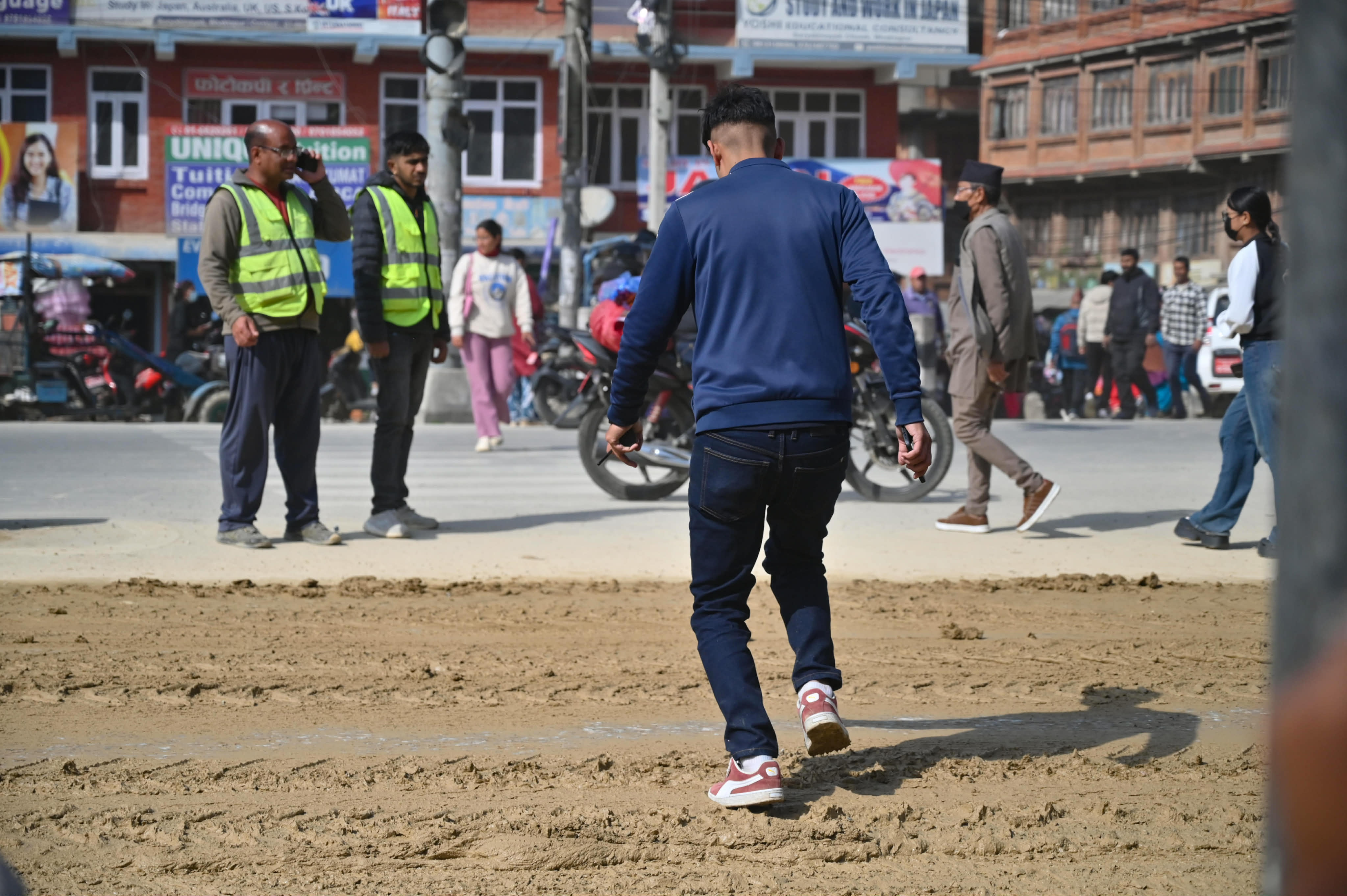 सूर्यविनायकमा धुलो र हिलोले जनजीवन प्रभावित (तस्वीरहरु पनि)