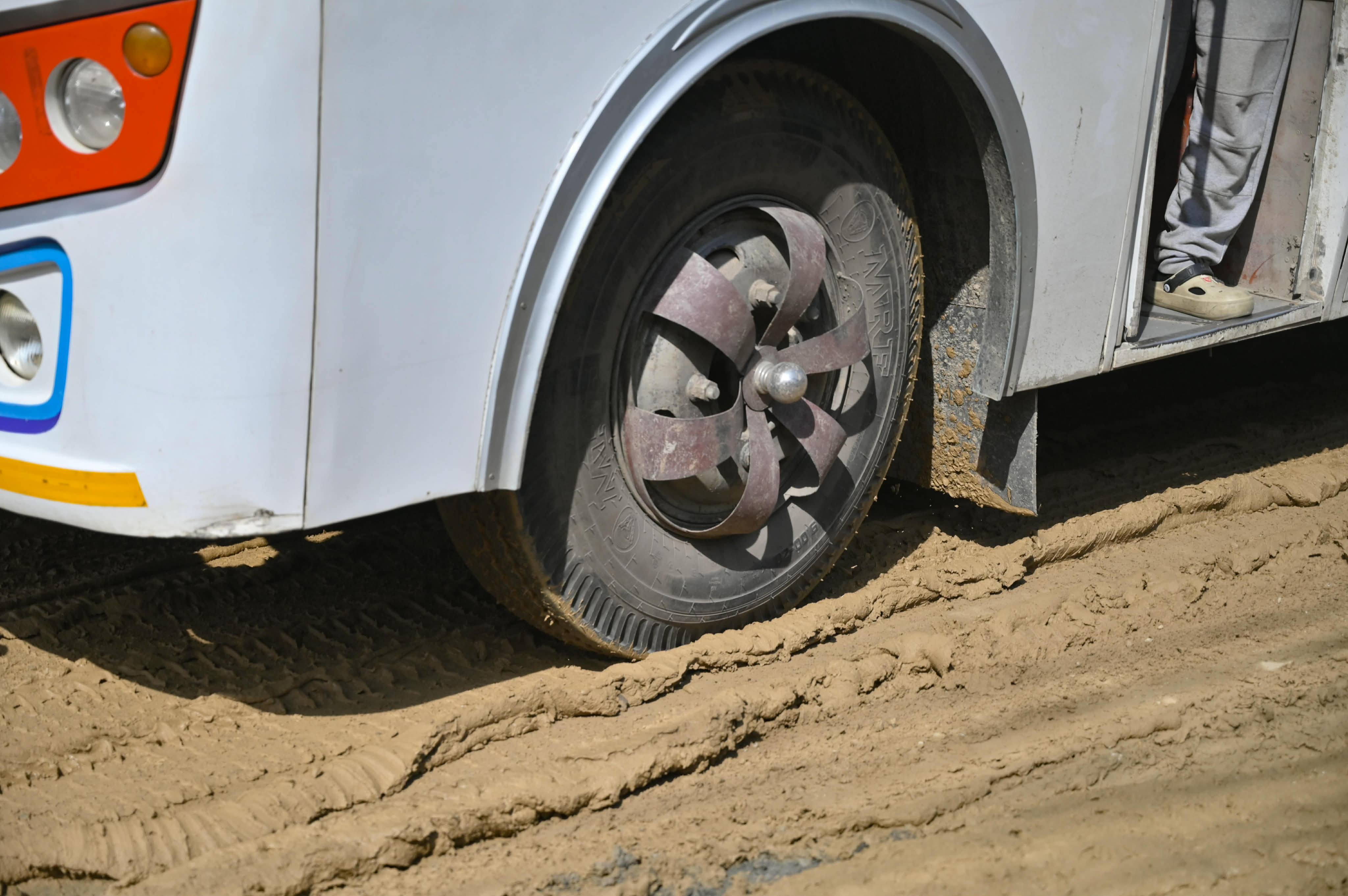 सूर्यविनायकमा धुलो र हिलोले जनजीवन प्रभावित (तस्वीरहरु पनि)