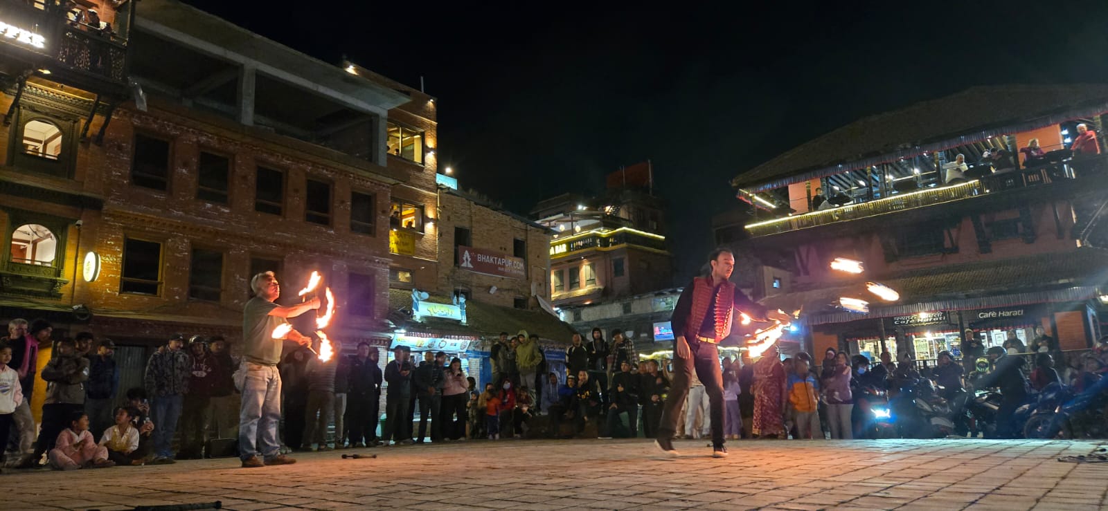 भक्तपुरमा रात्रिकालीन पर्यटन प्रवर्द्धनका लागि आकर्षक ‘फायर शो’