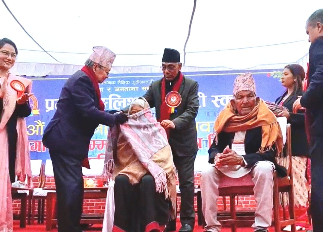 तस्वीरहरुमा जेष्ठ नागरिकहरुको सम्मान