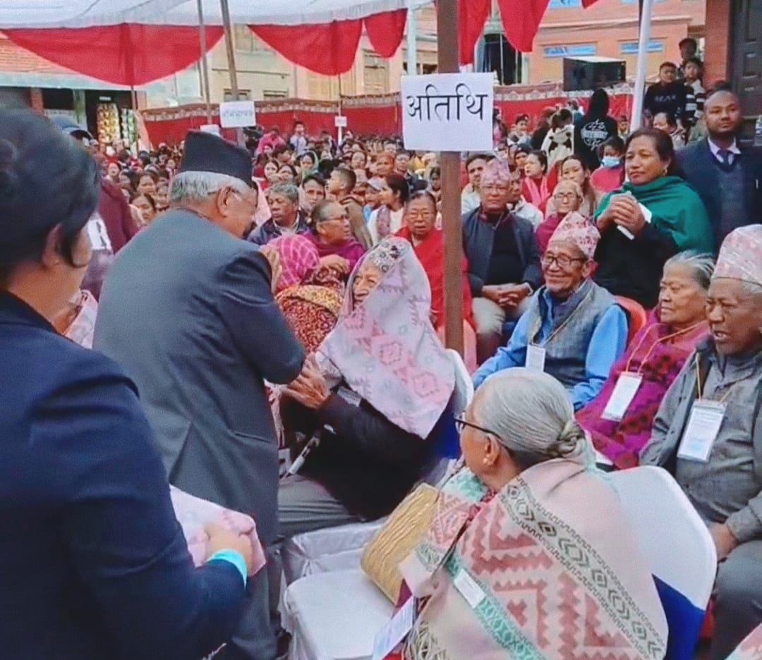 तस्वीरहरुमा जेष्ठ नागरिकहरुको सम्मान