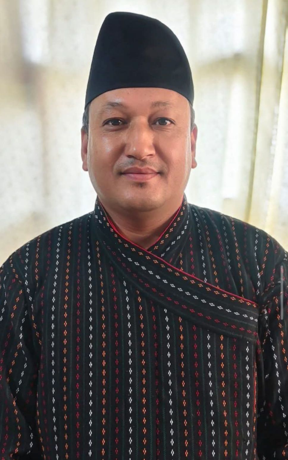 रंजितले परम्परागत नेवारी पोशाकमा सजिएर नेवारी भाषामै सपथ लिने